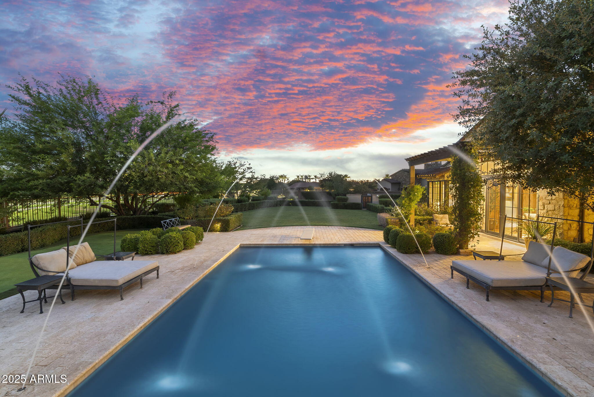 621 W SUNSHINE Place