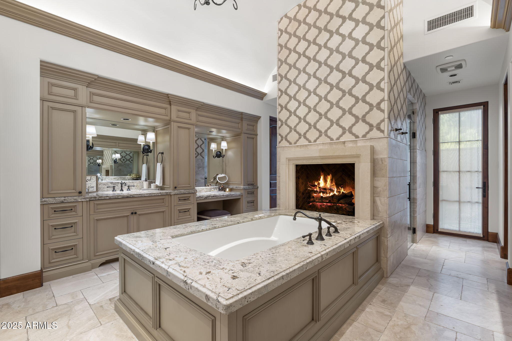 621 W SUNSHINE Place