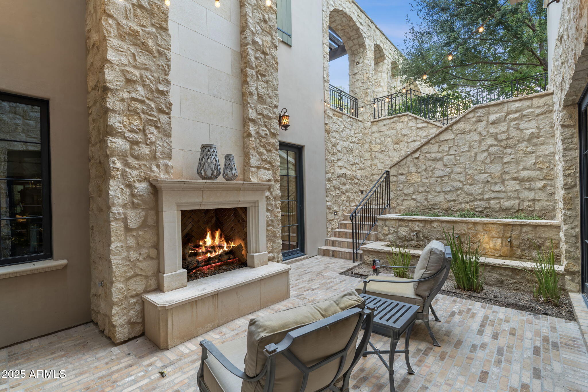 621 W SUNSHINE Place