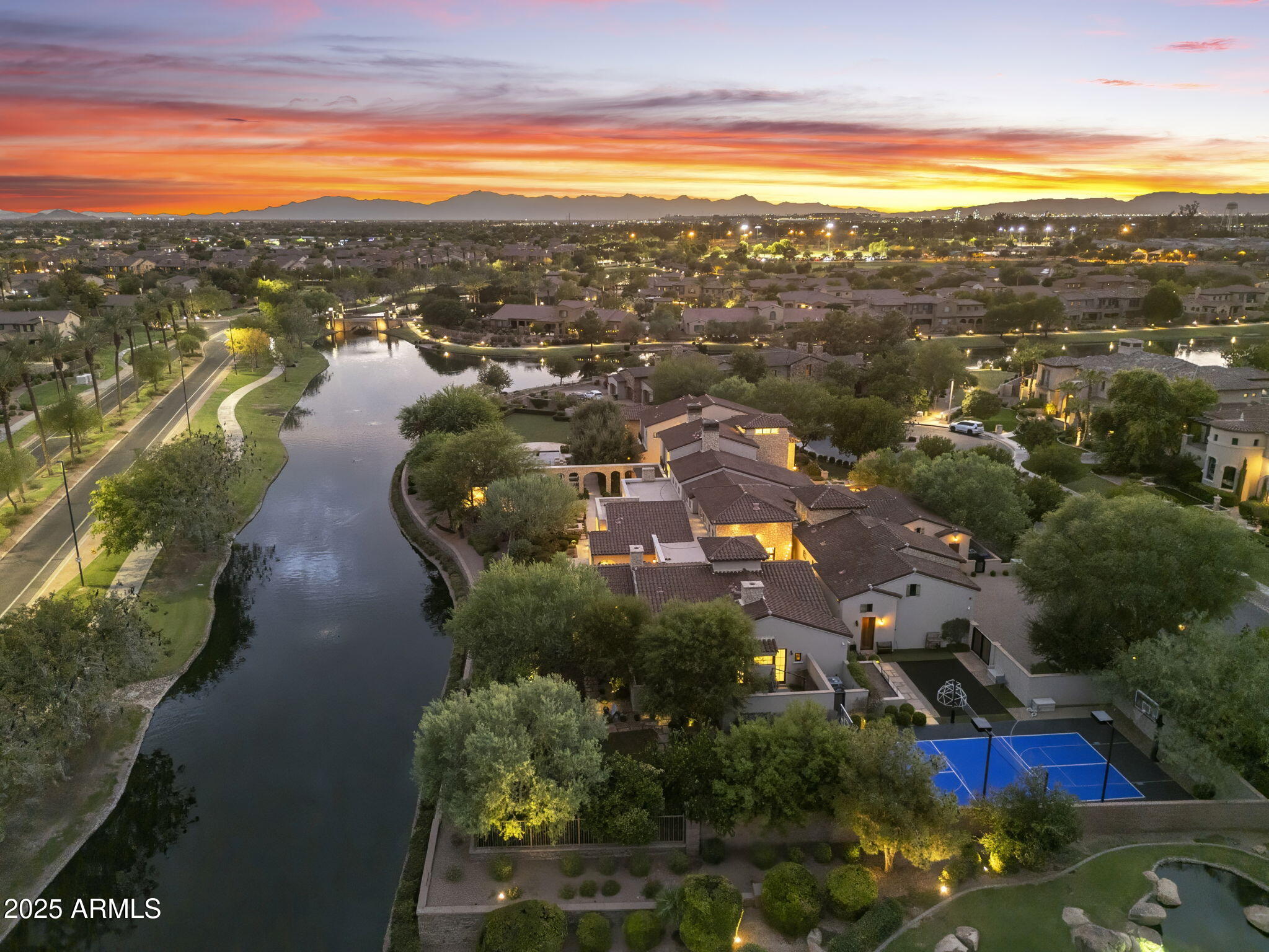 621 W SUNSHINE Place