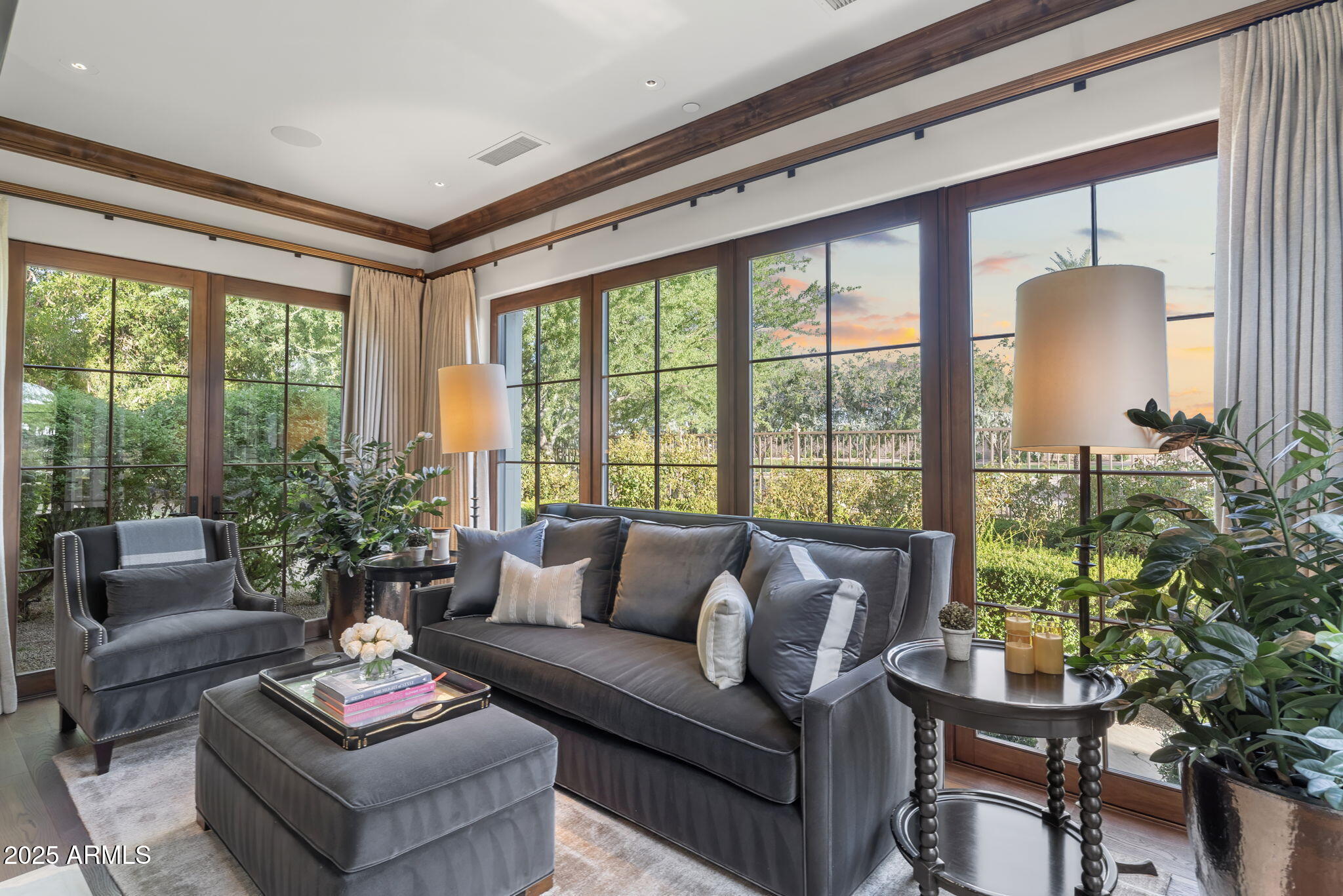 621 W SUNSHINE Place