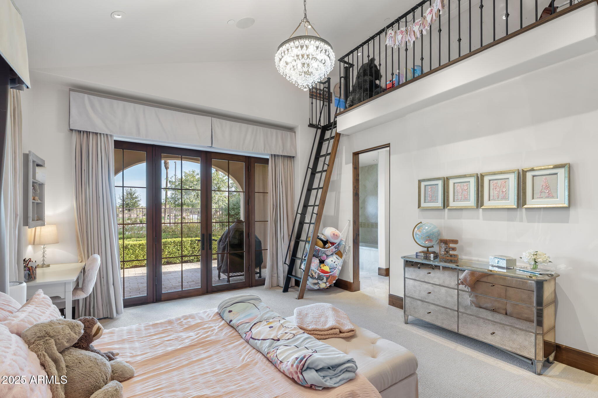 621 W SUNSHINE Place