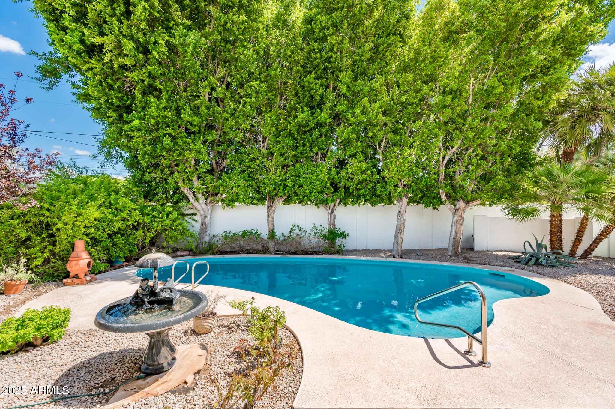 1224 E Rancho Drive