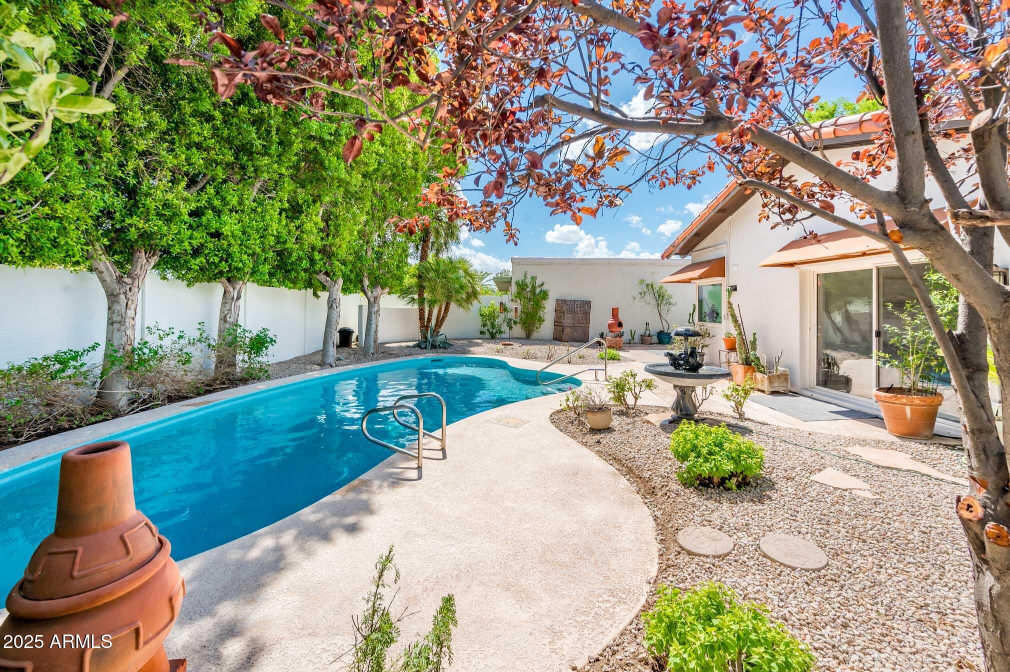 1224 E Rancho Drive
