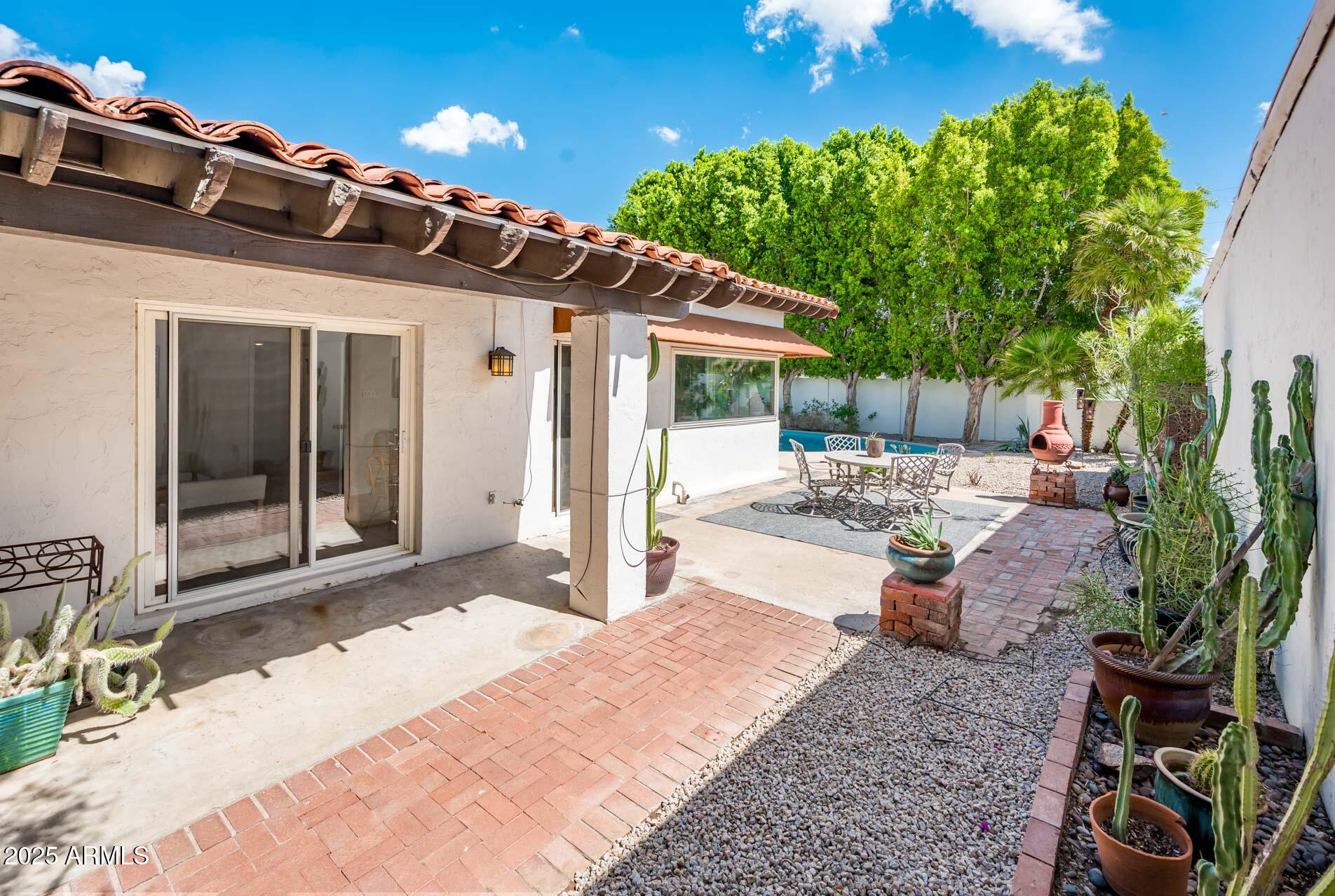 1224 E Rancho Drive