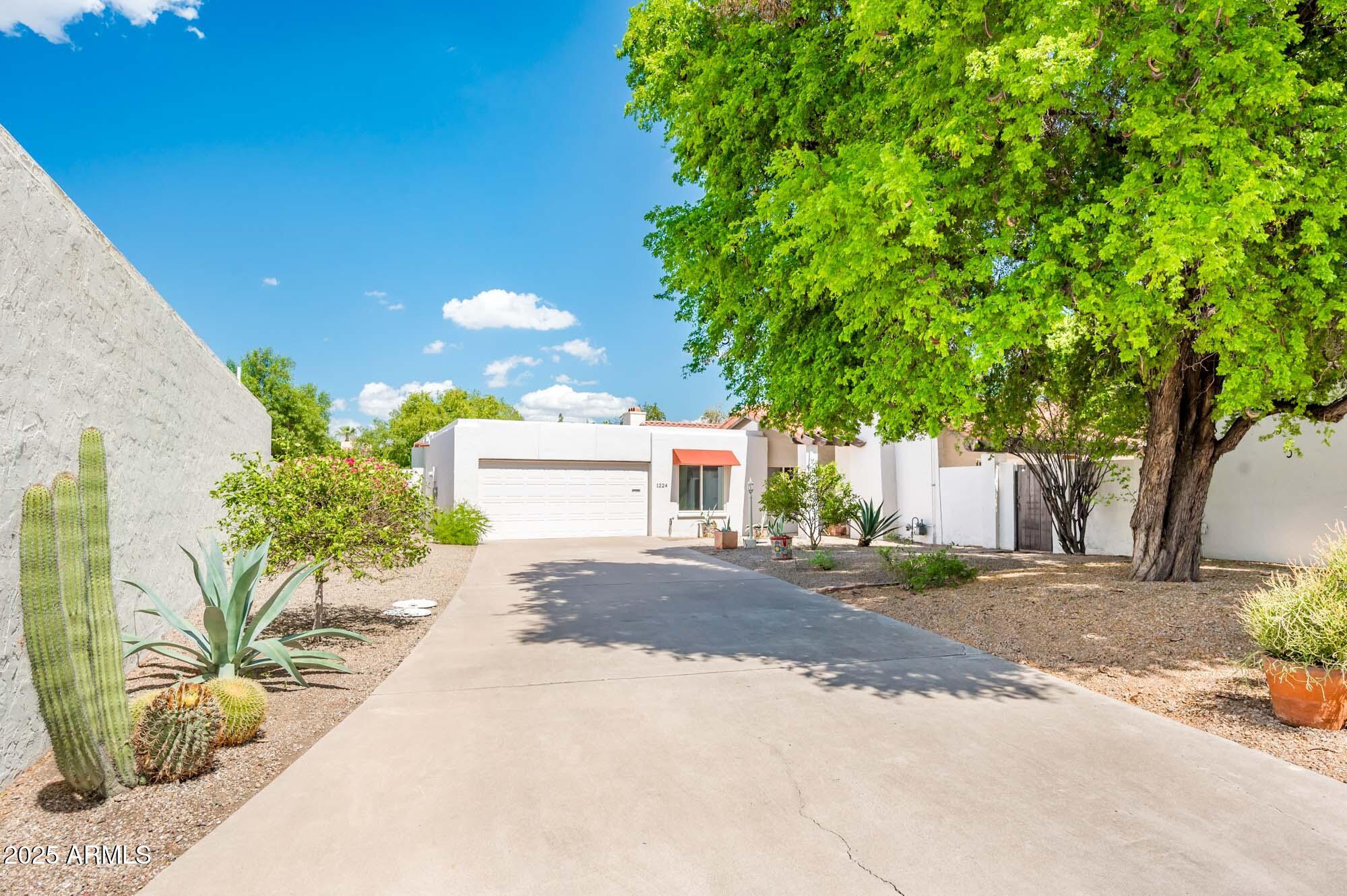 1224 E Rancho Drive