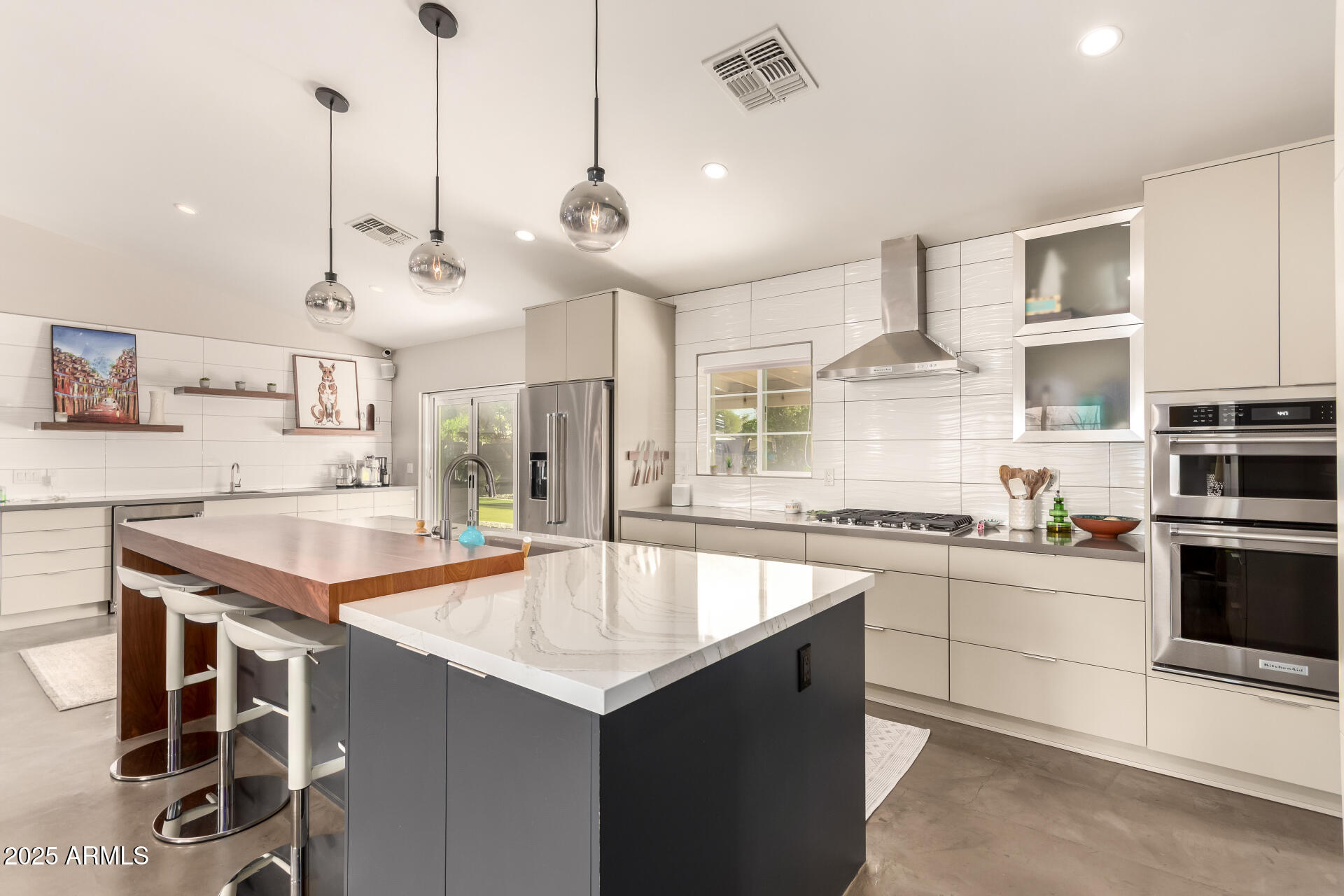 3023 E SELLS Drive