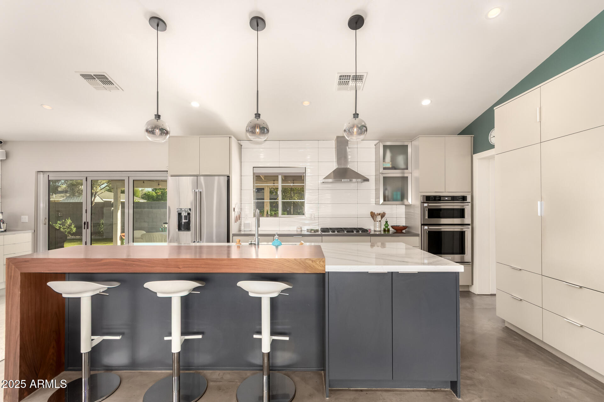 3023 E SELLS Drive