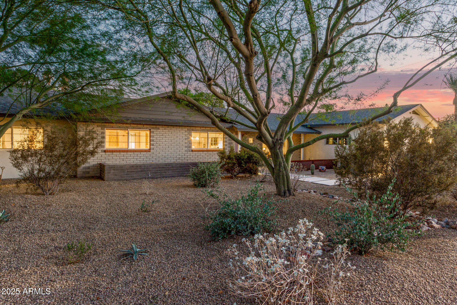3023 E SELLS Drive
