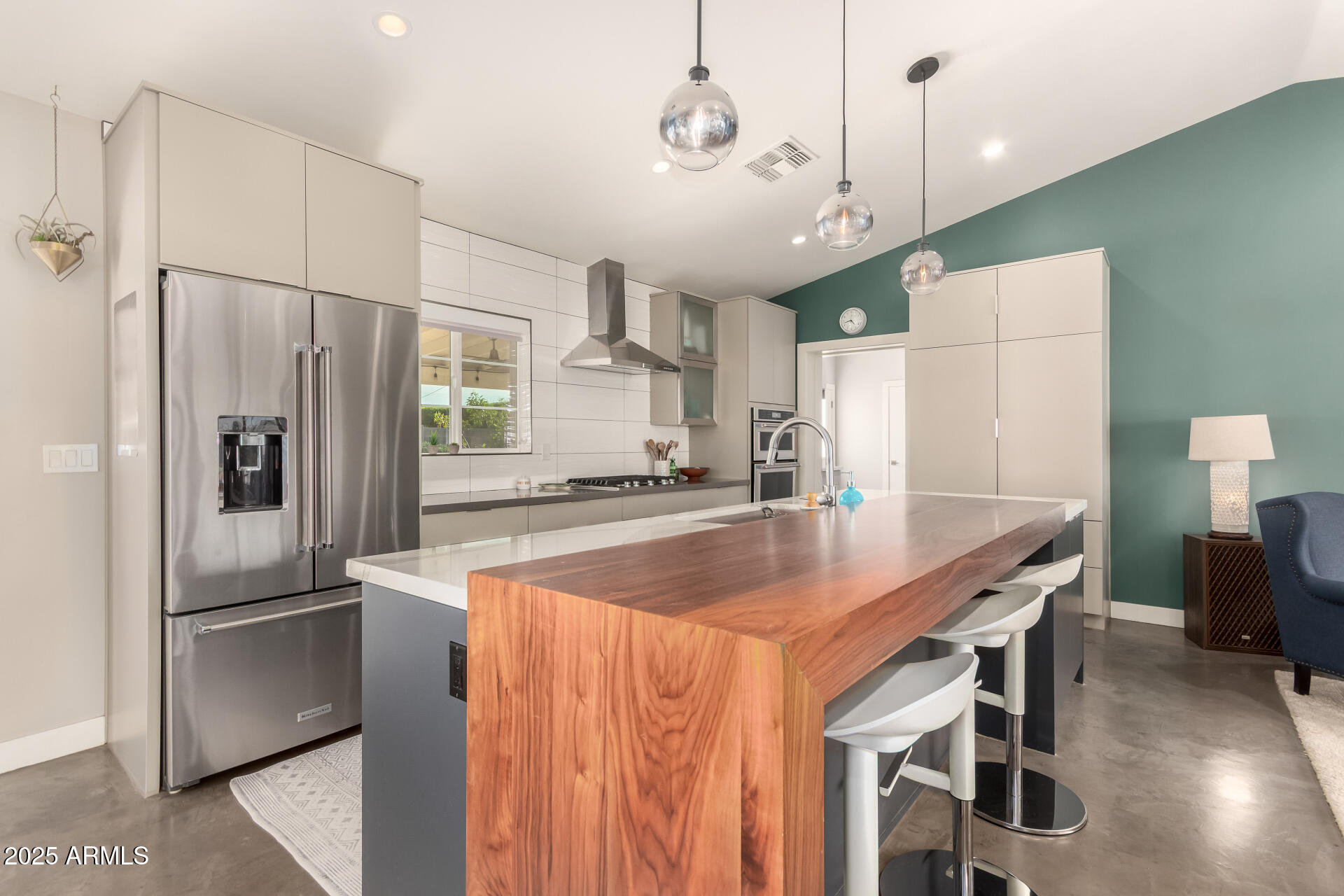 3023 E SELLS Drive