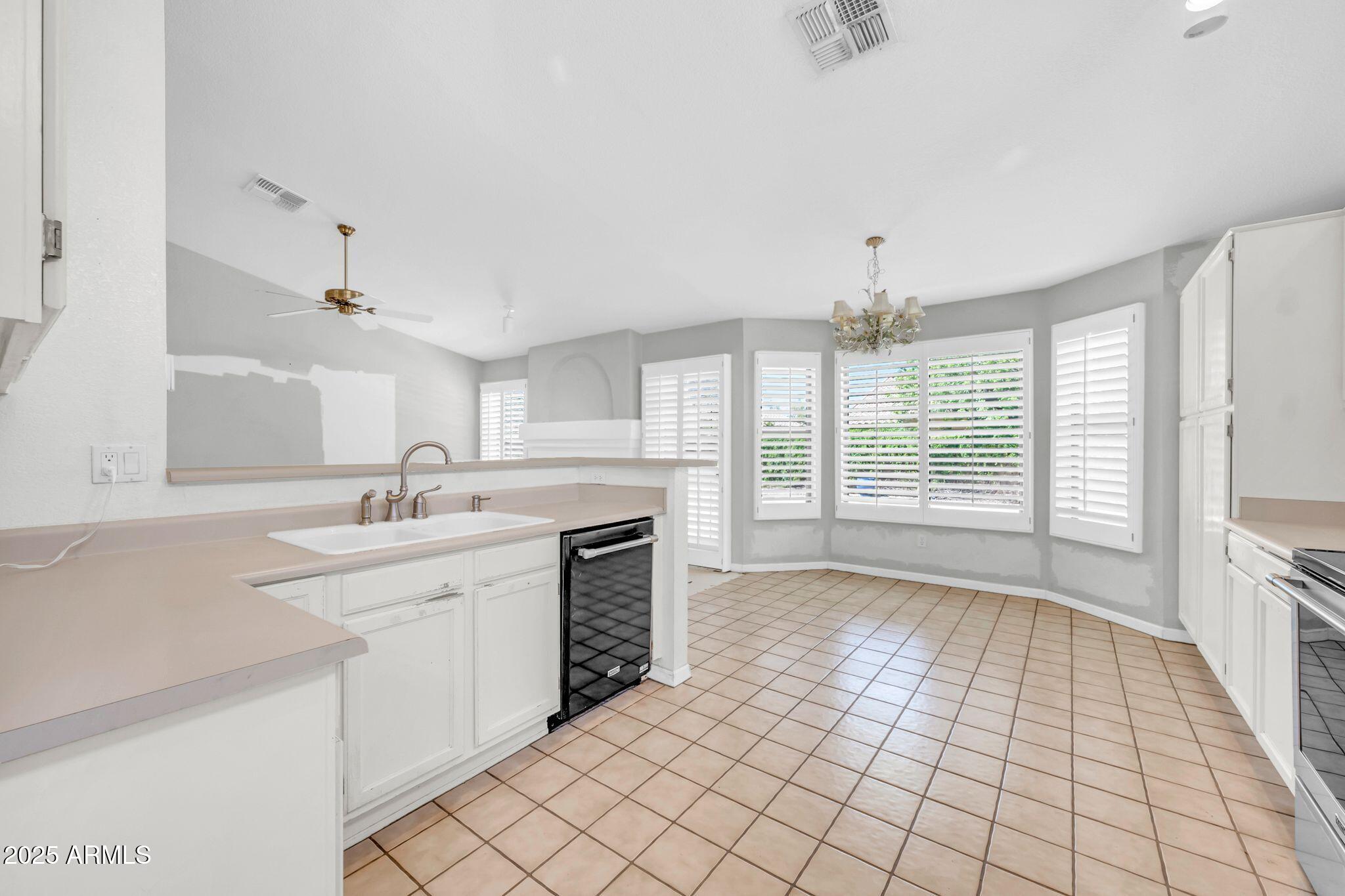 1252 N HAZELTON Drive