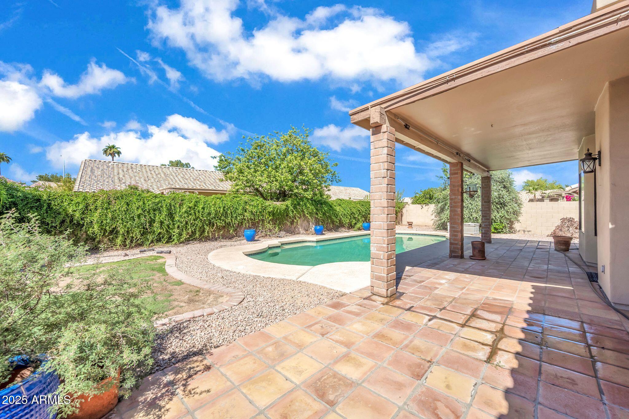 1252 N HAZELTON Drive
