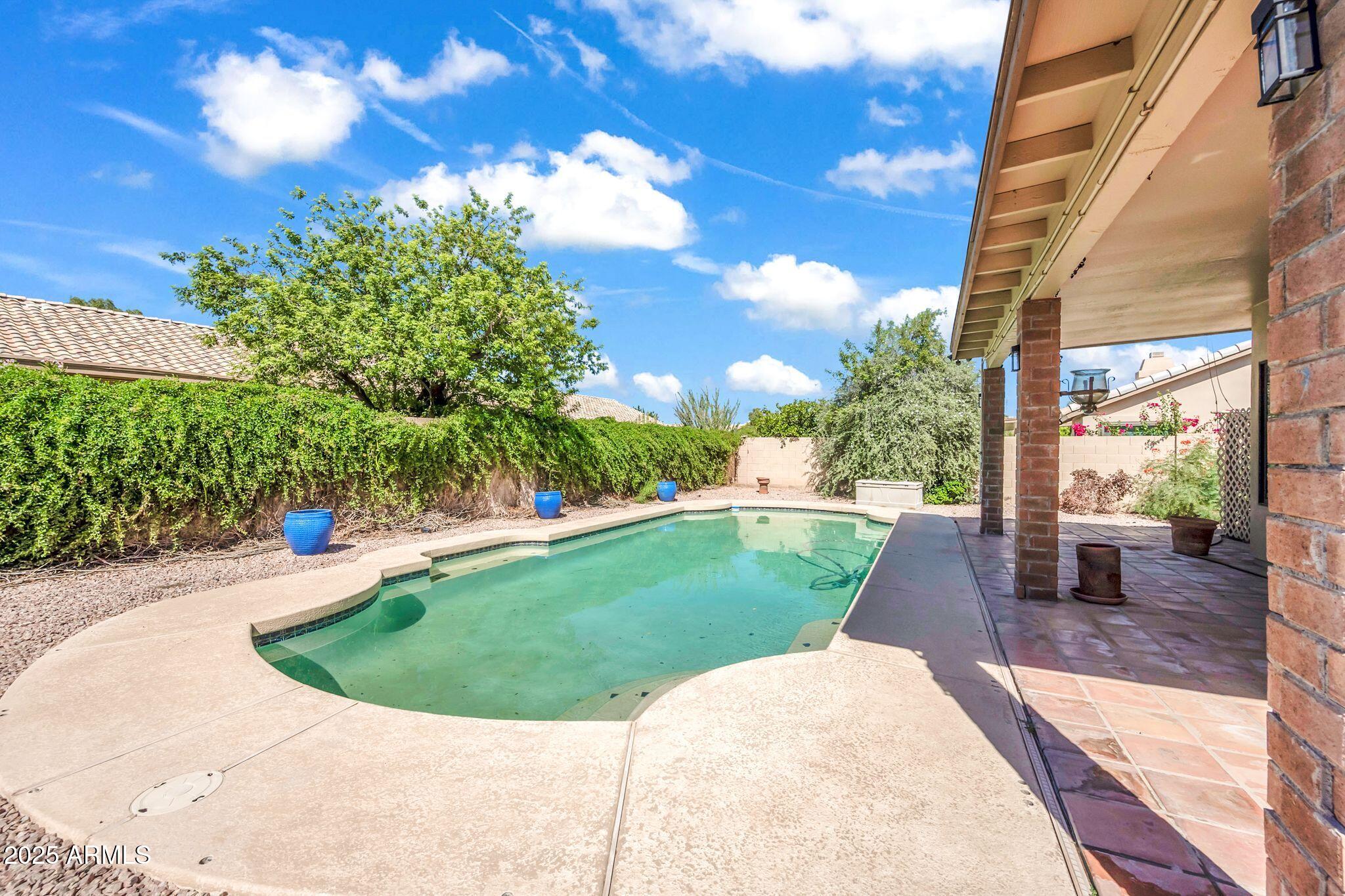 1252 N HAZELTON Drive