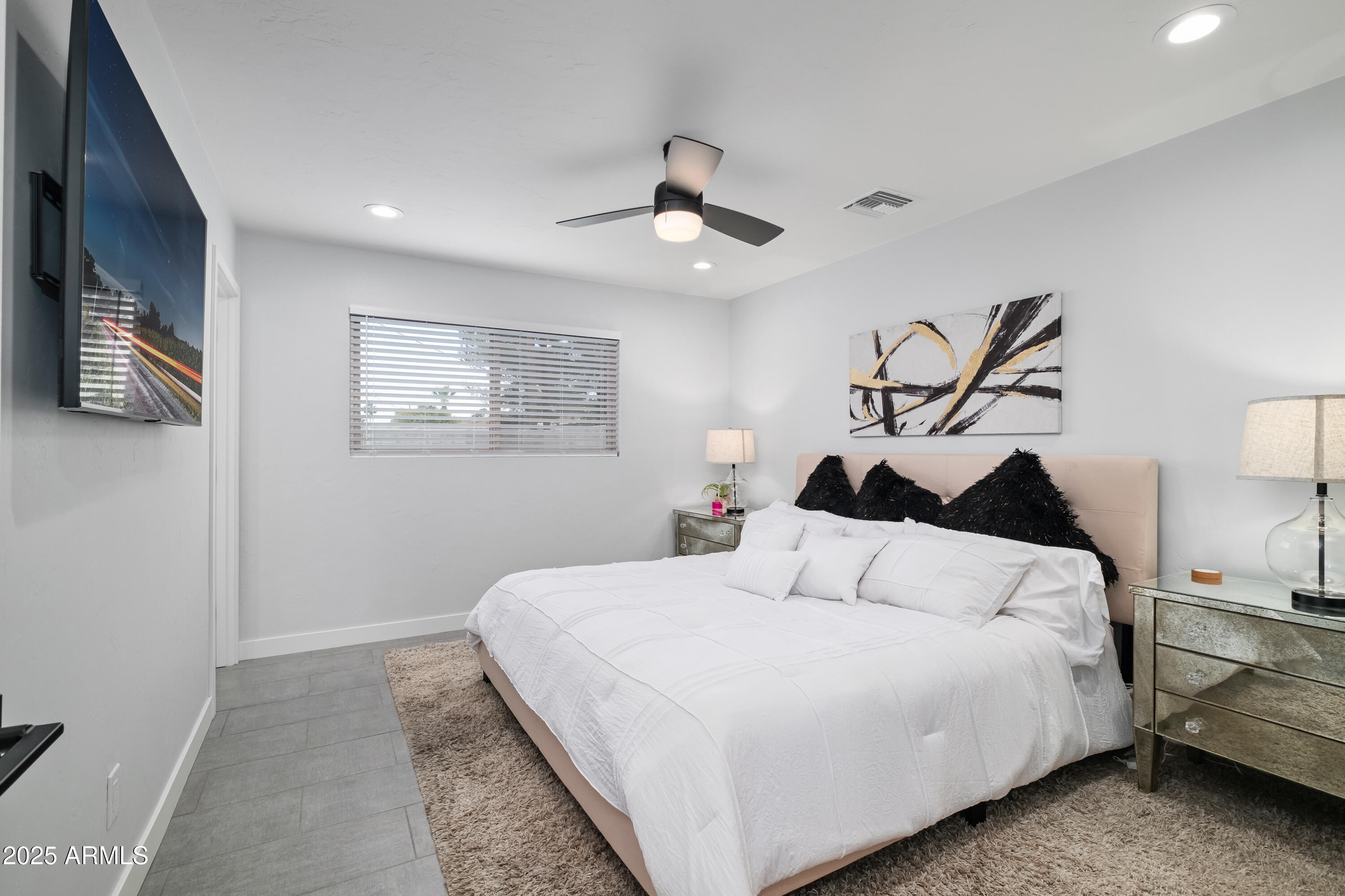 2546 N 69TH Place