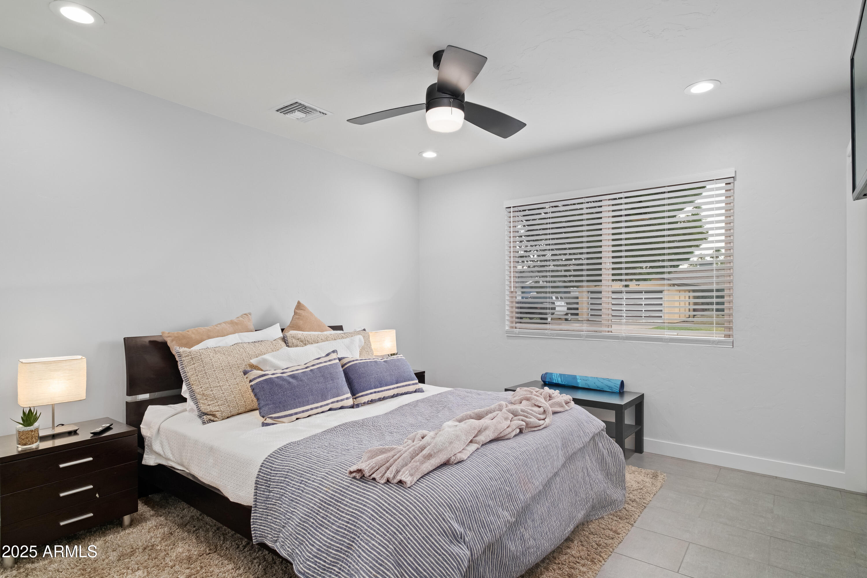 2546 N 69TH Place