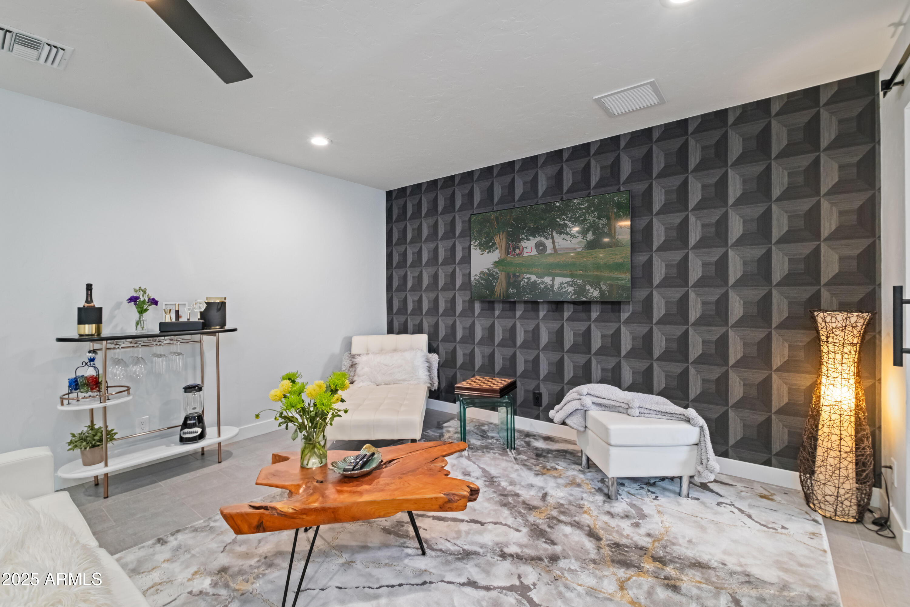 2546 N 69TH Place