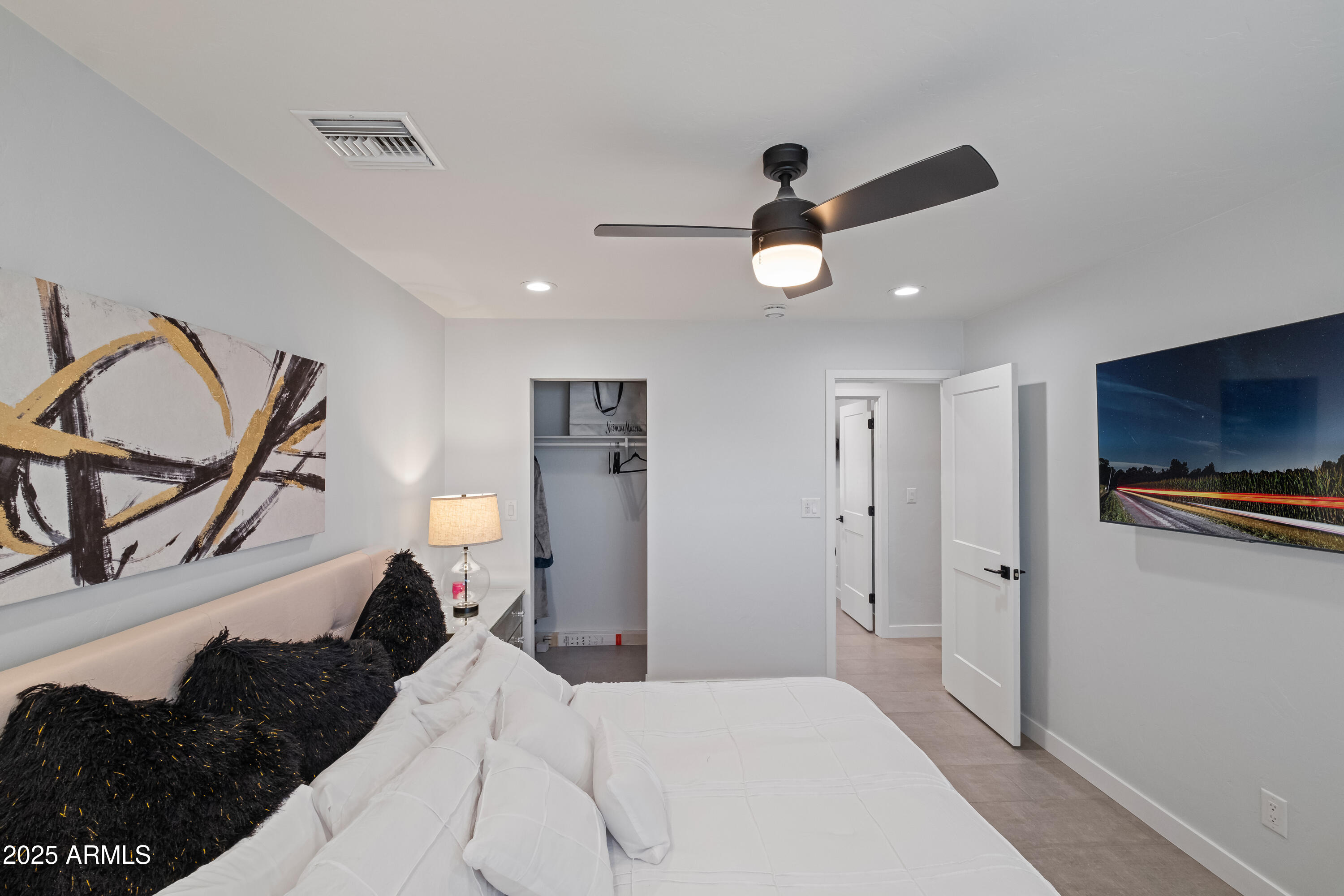 2546 N 69TH Place