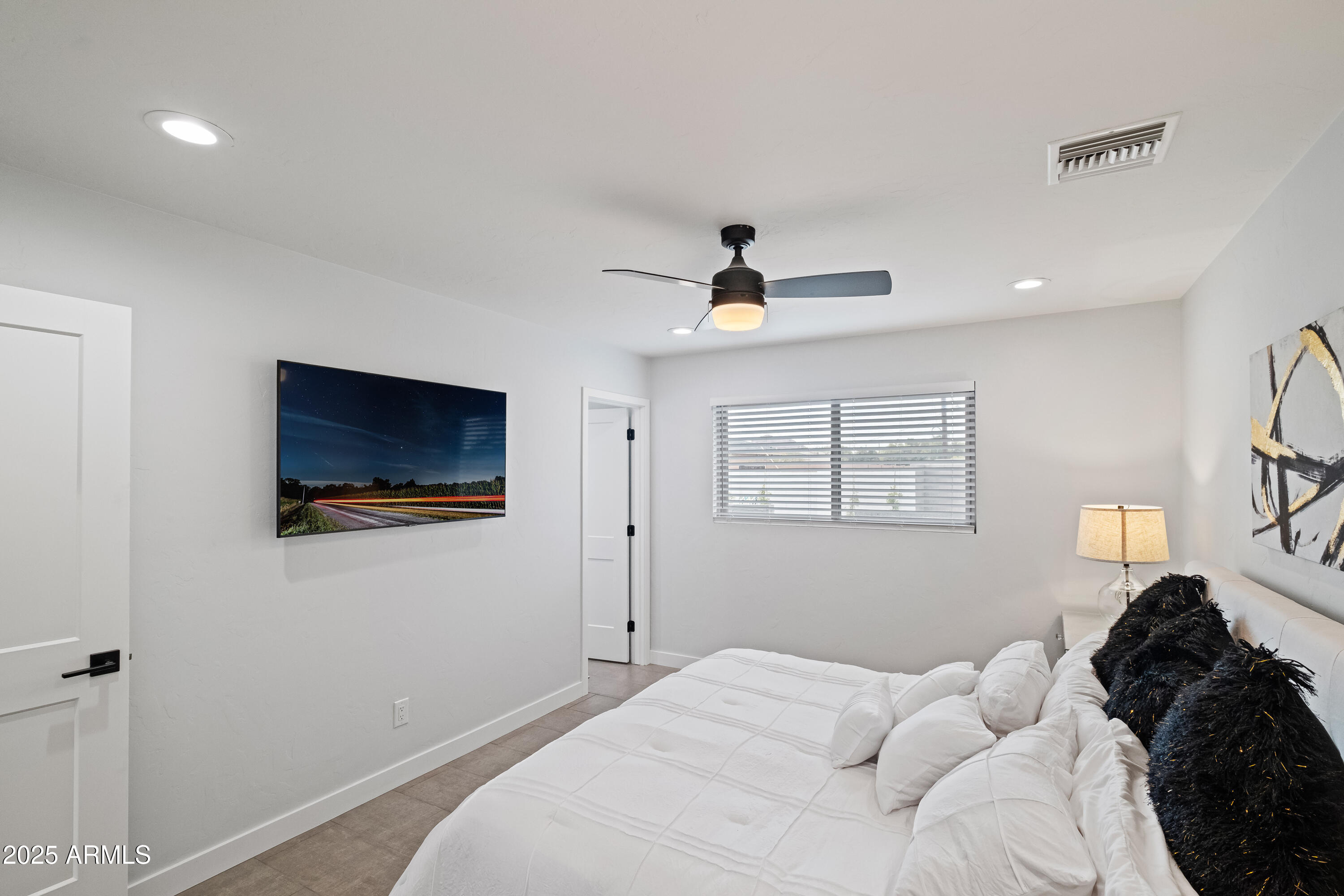 2546 N 69TH Place