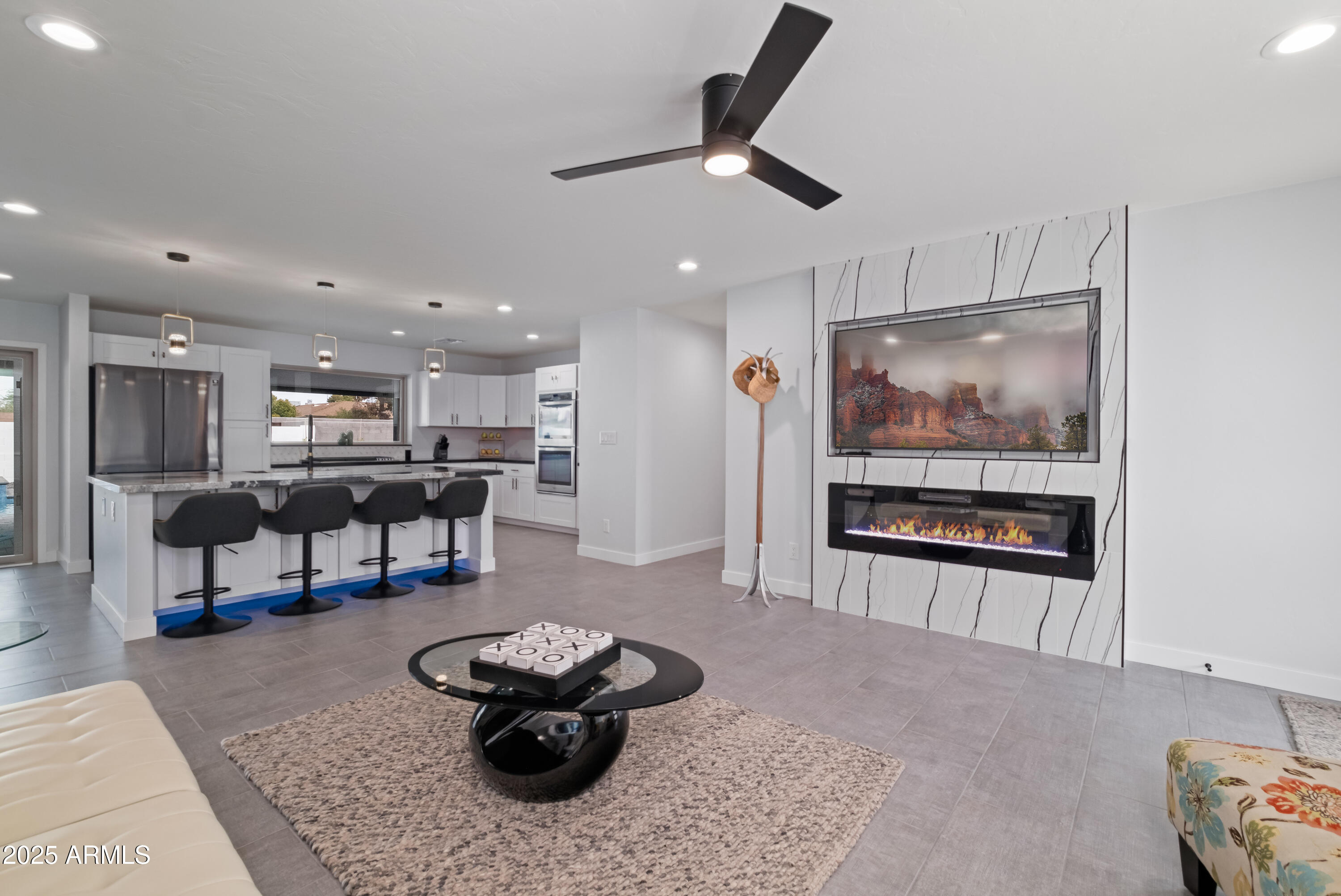 2546 N 69TH Place
