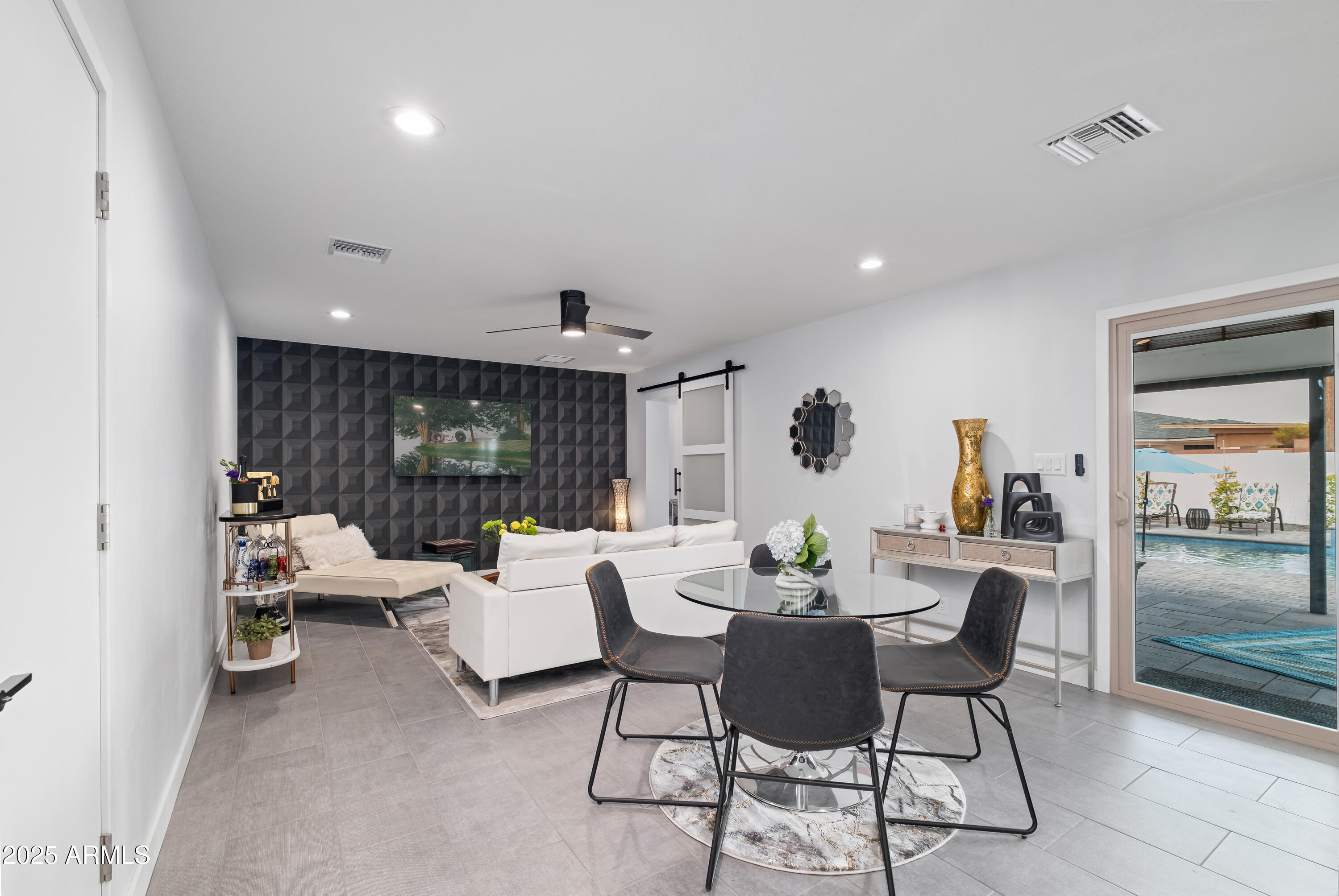 2546 N 69TH Place