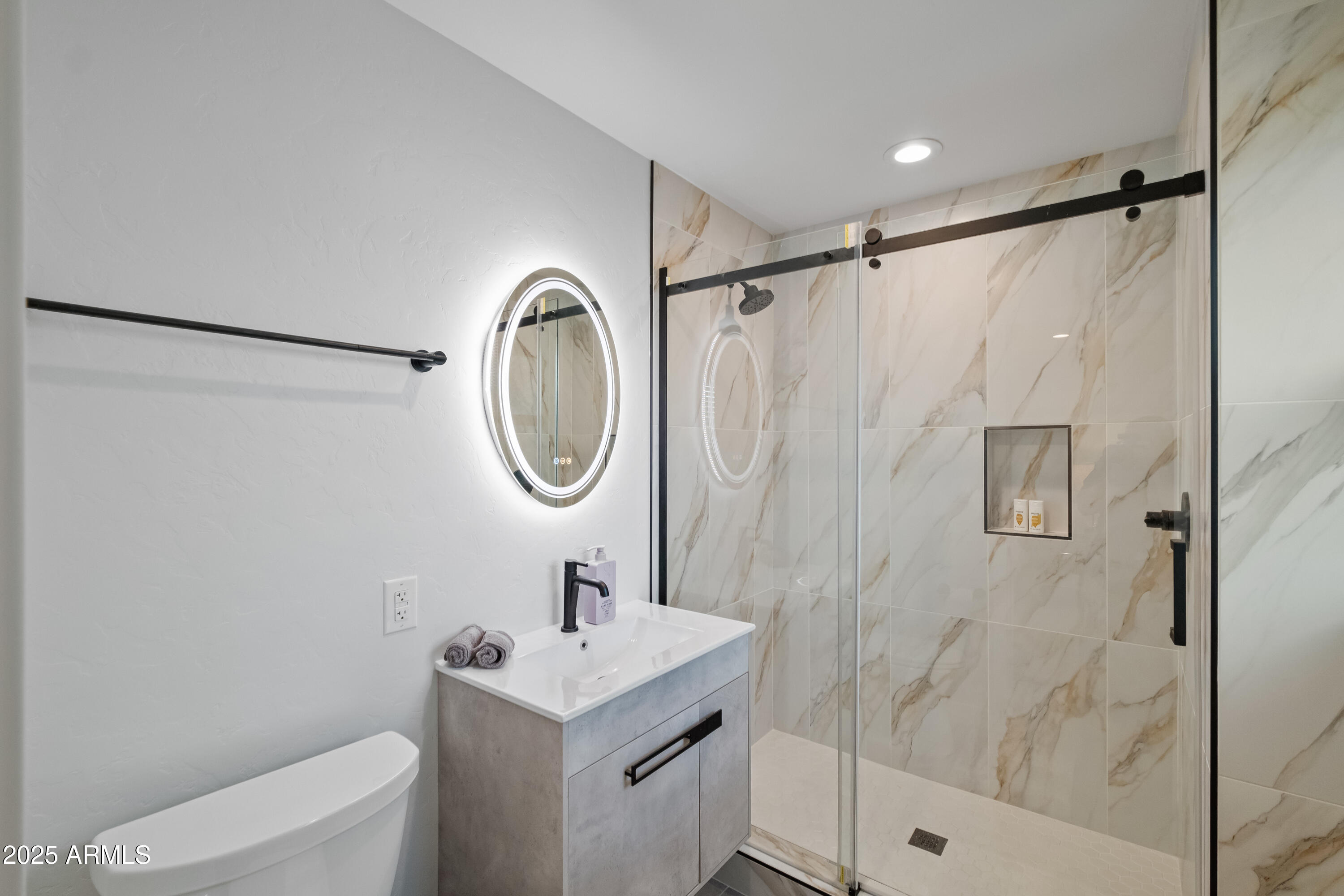 2546 N 69TH Place