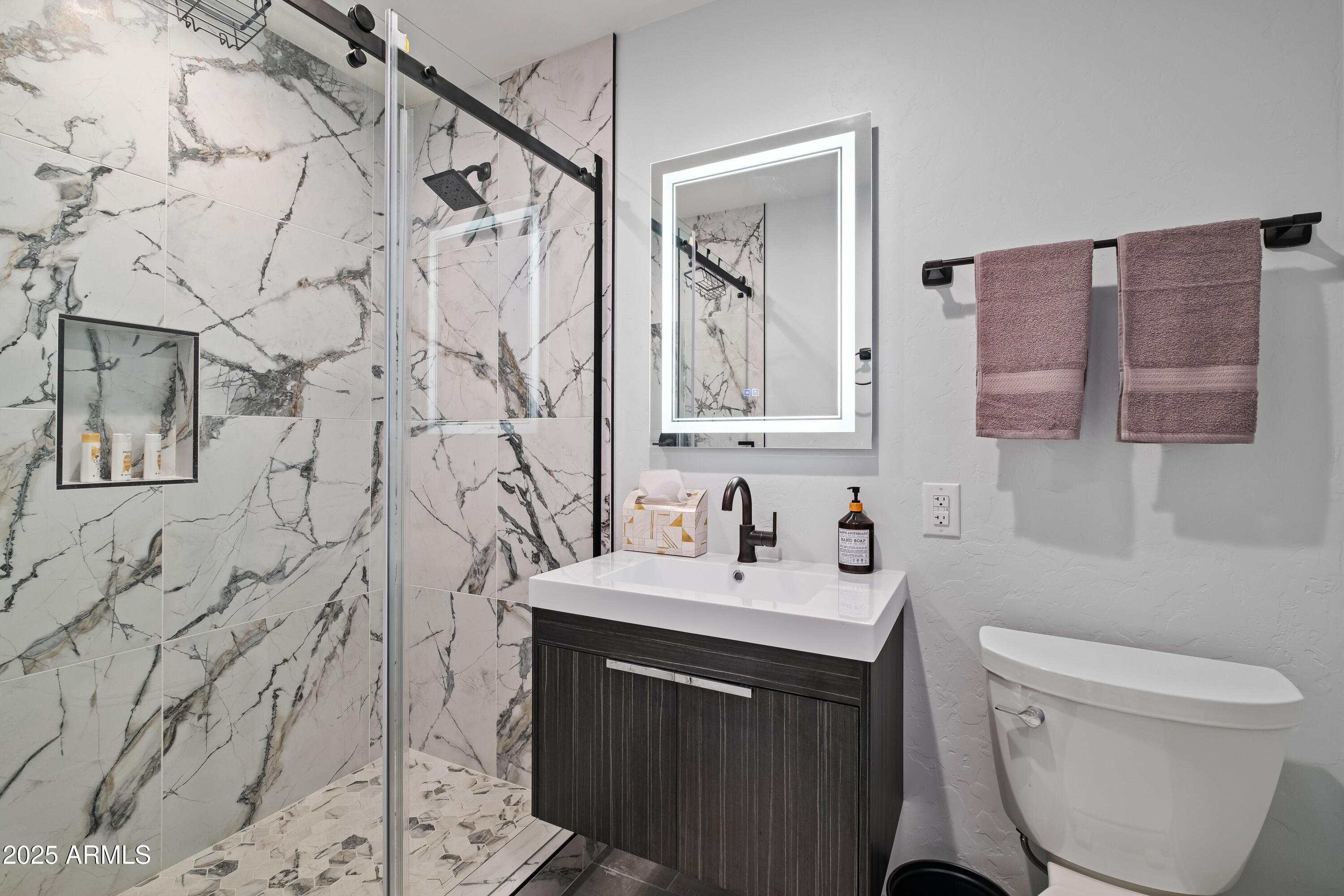 2546 N 69TH Place