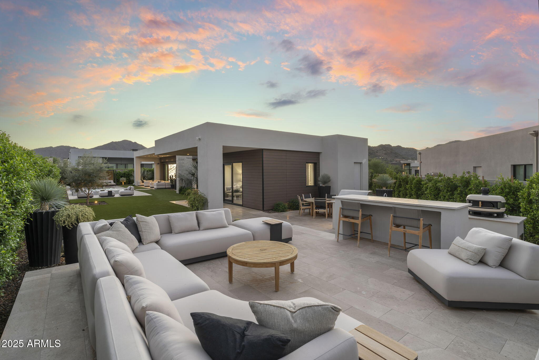 6913 N Joshua Tree Court