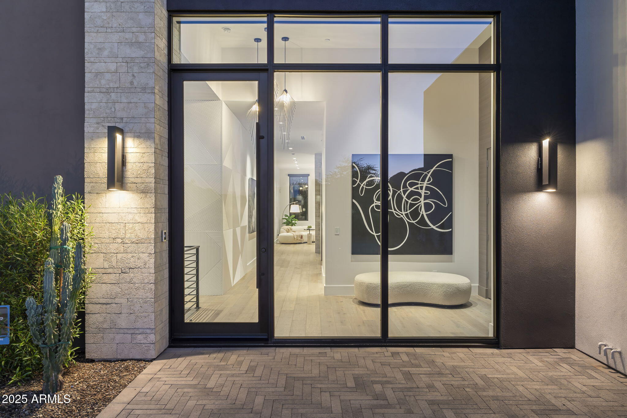 6913 N Joshua Tree Court