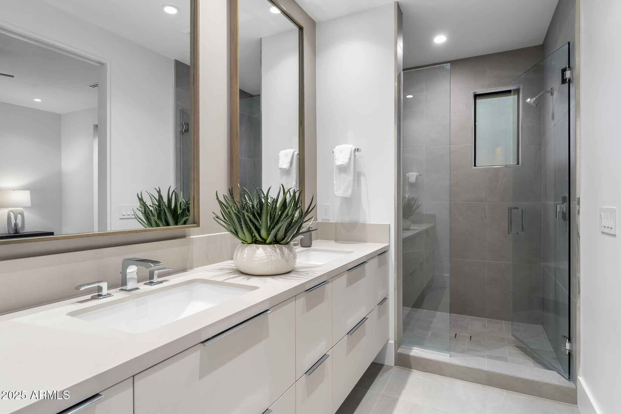 6913 N Joshua Tree Court