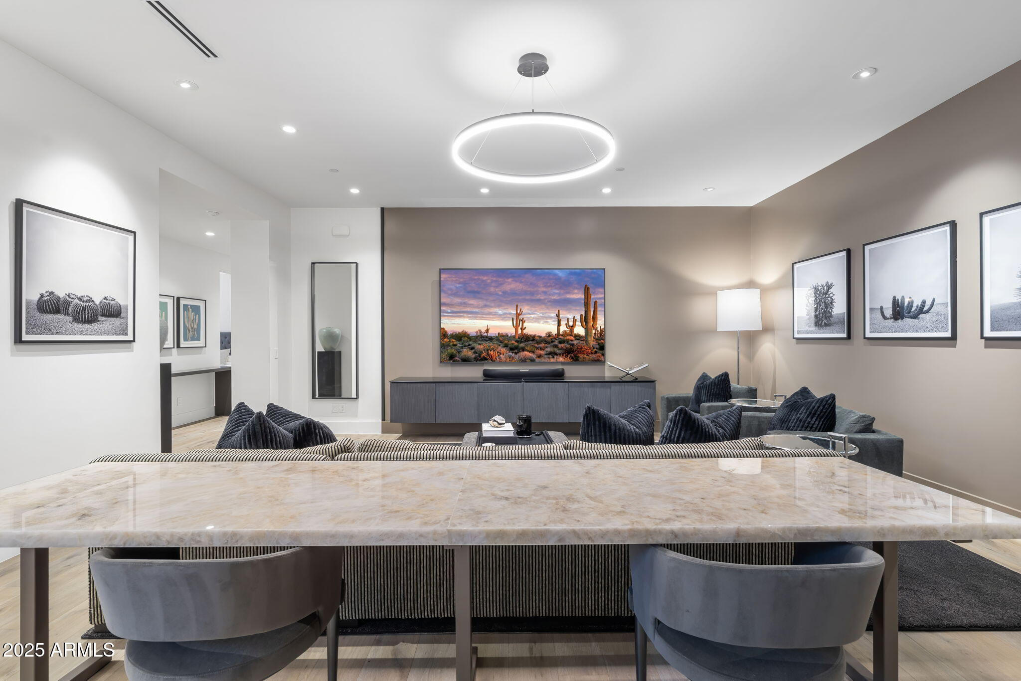 6913 N Joshua Tree Court