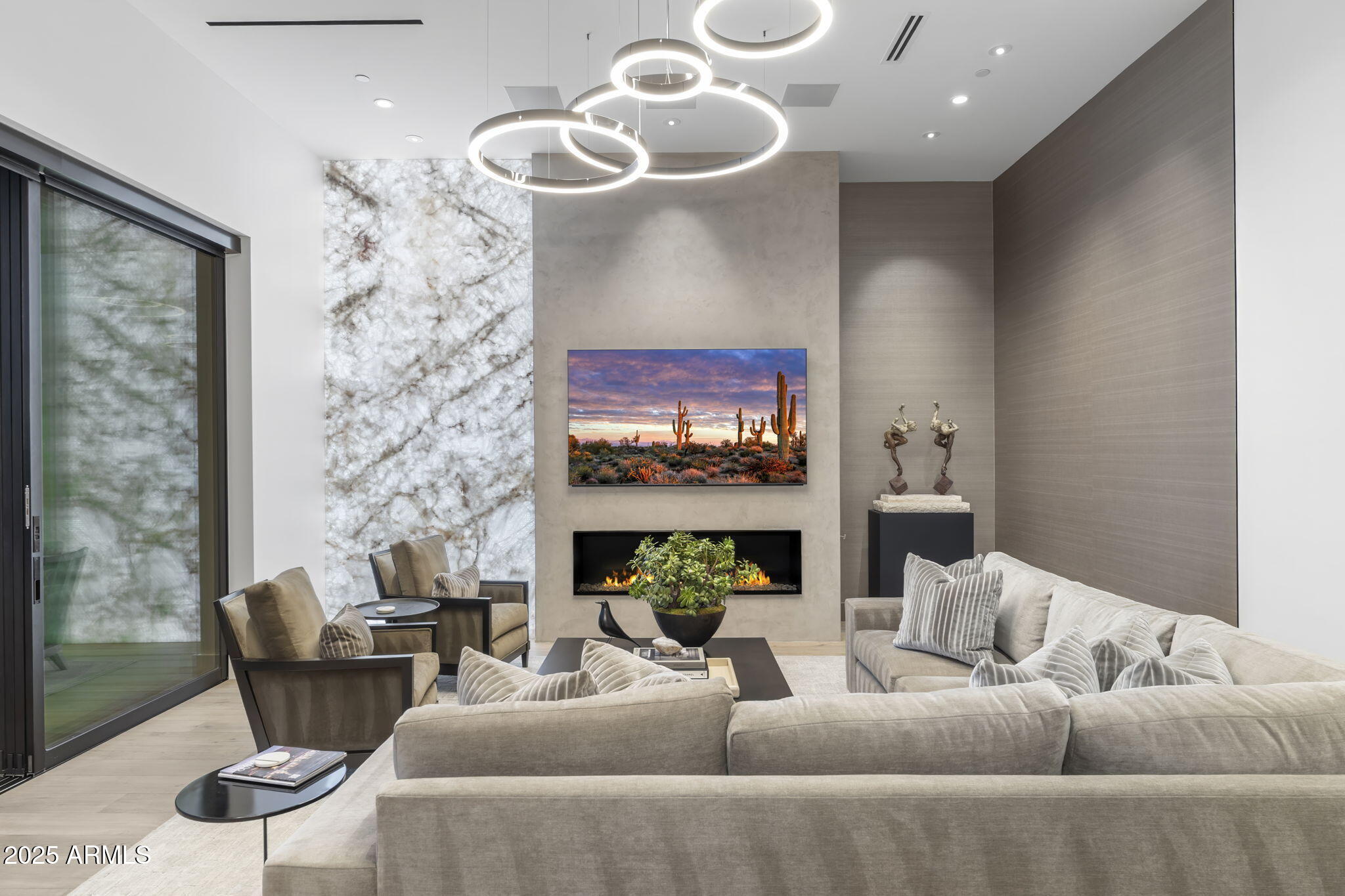 6913 N Joshua Tree Court