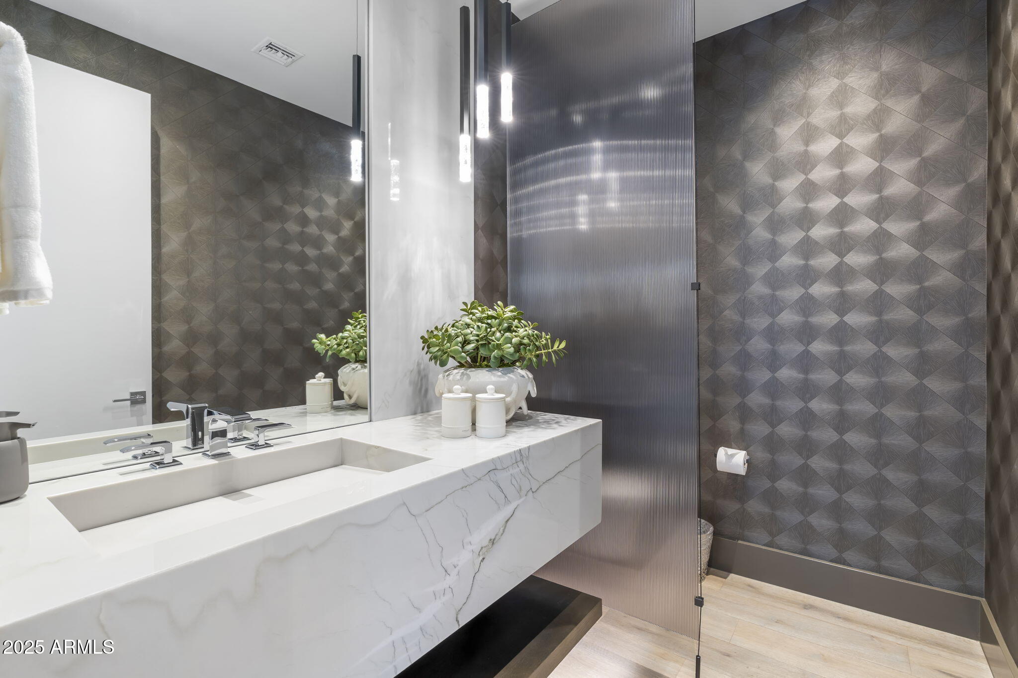 6913 N Joshua Tree Court