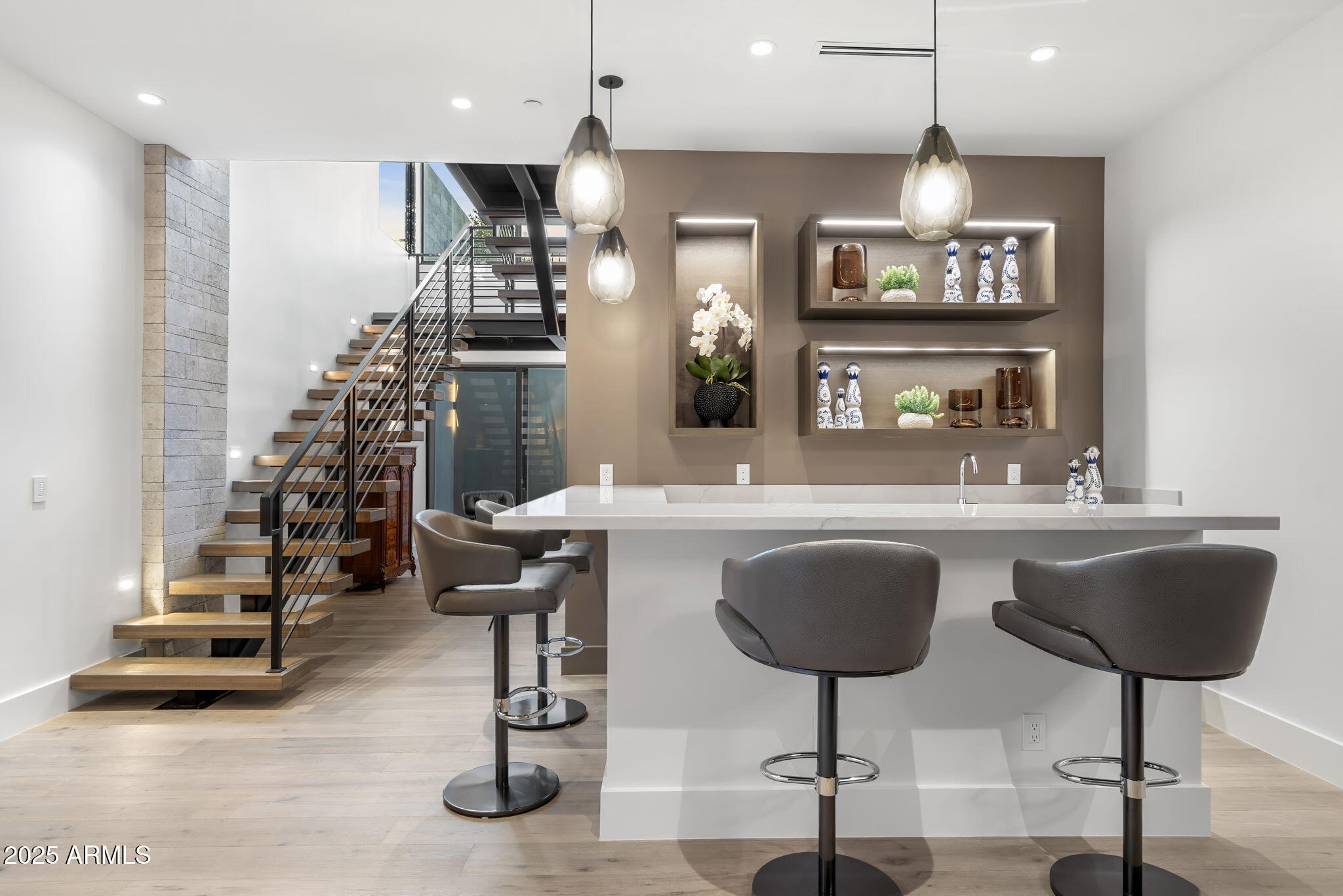 6913 N Joshua Tree Court