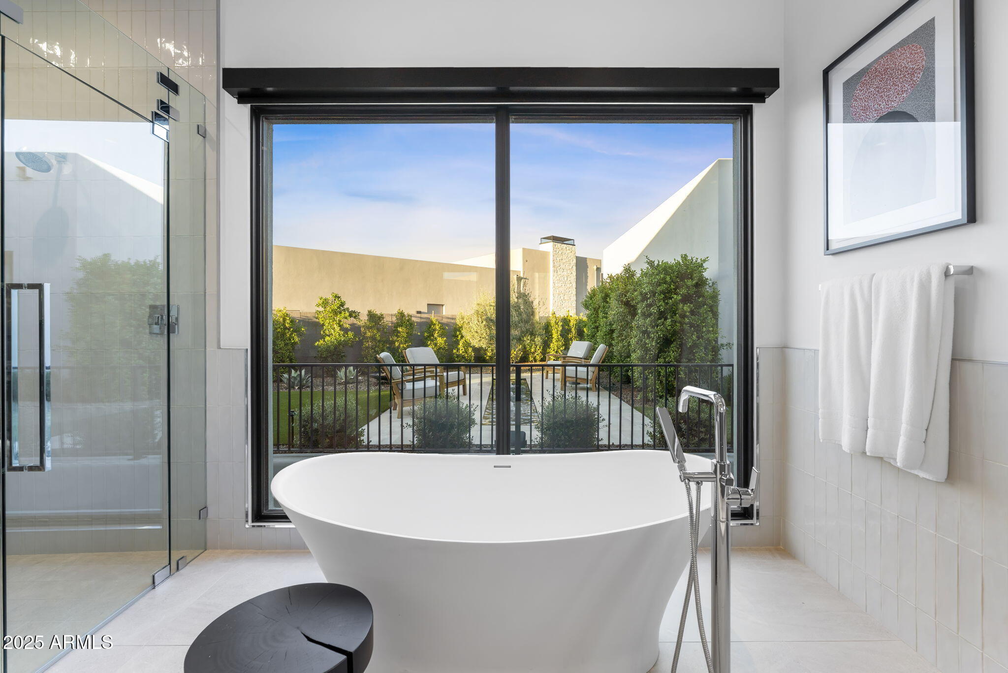 6913 N Joshua Tree Court