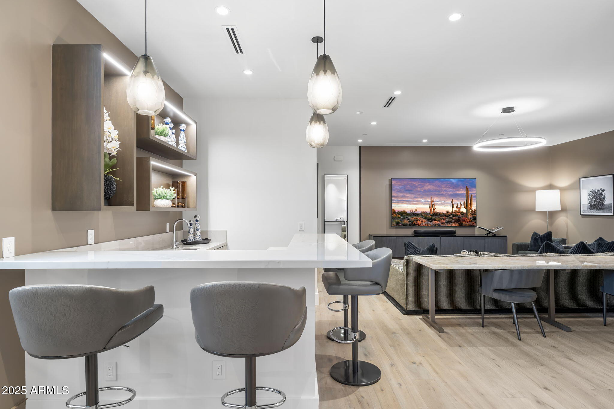 6913 N Joshua Tree Court