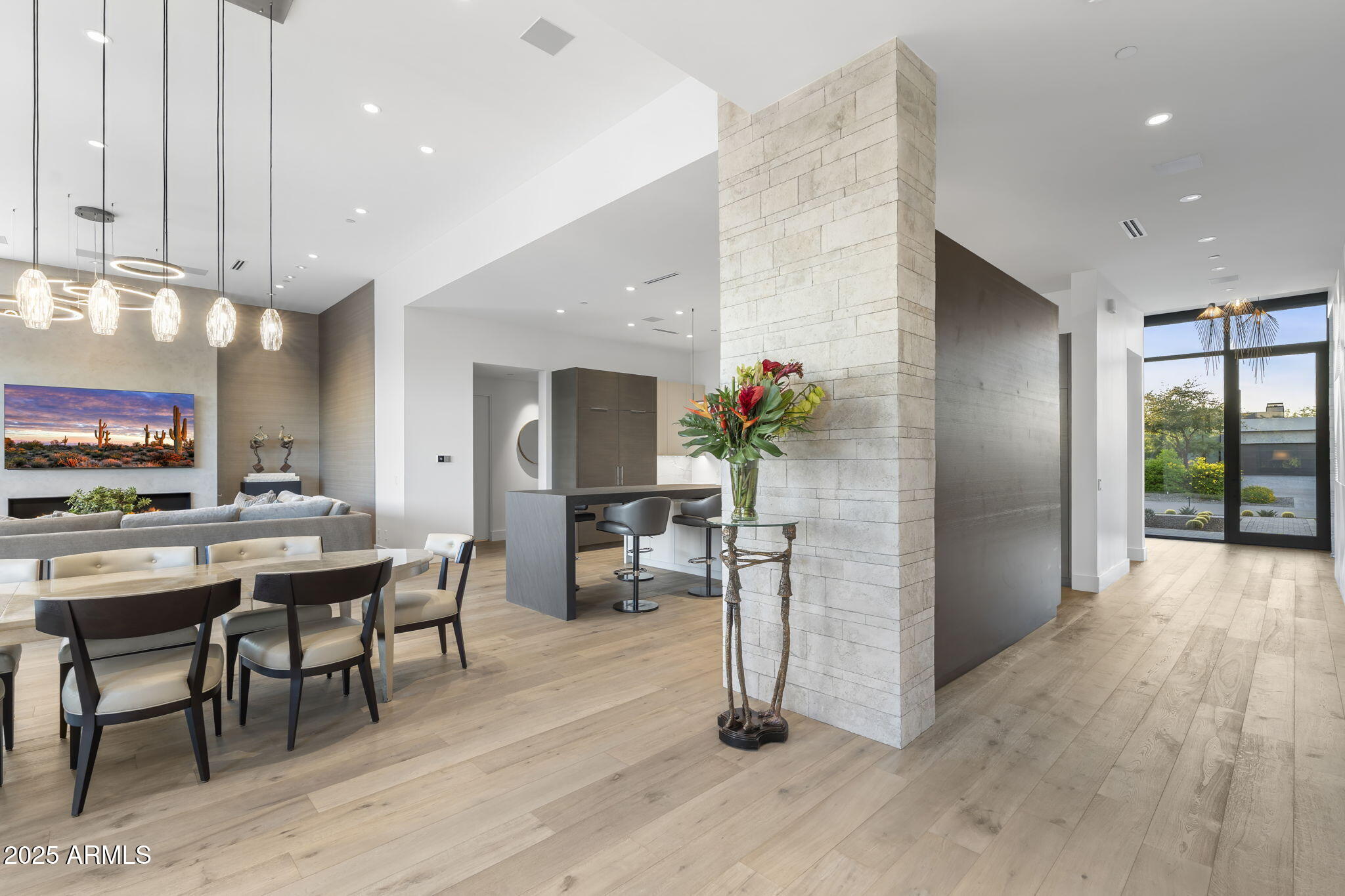 6913 N Joshua Tree Court