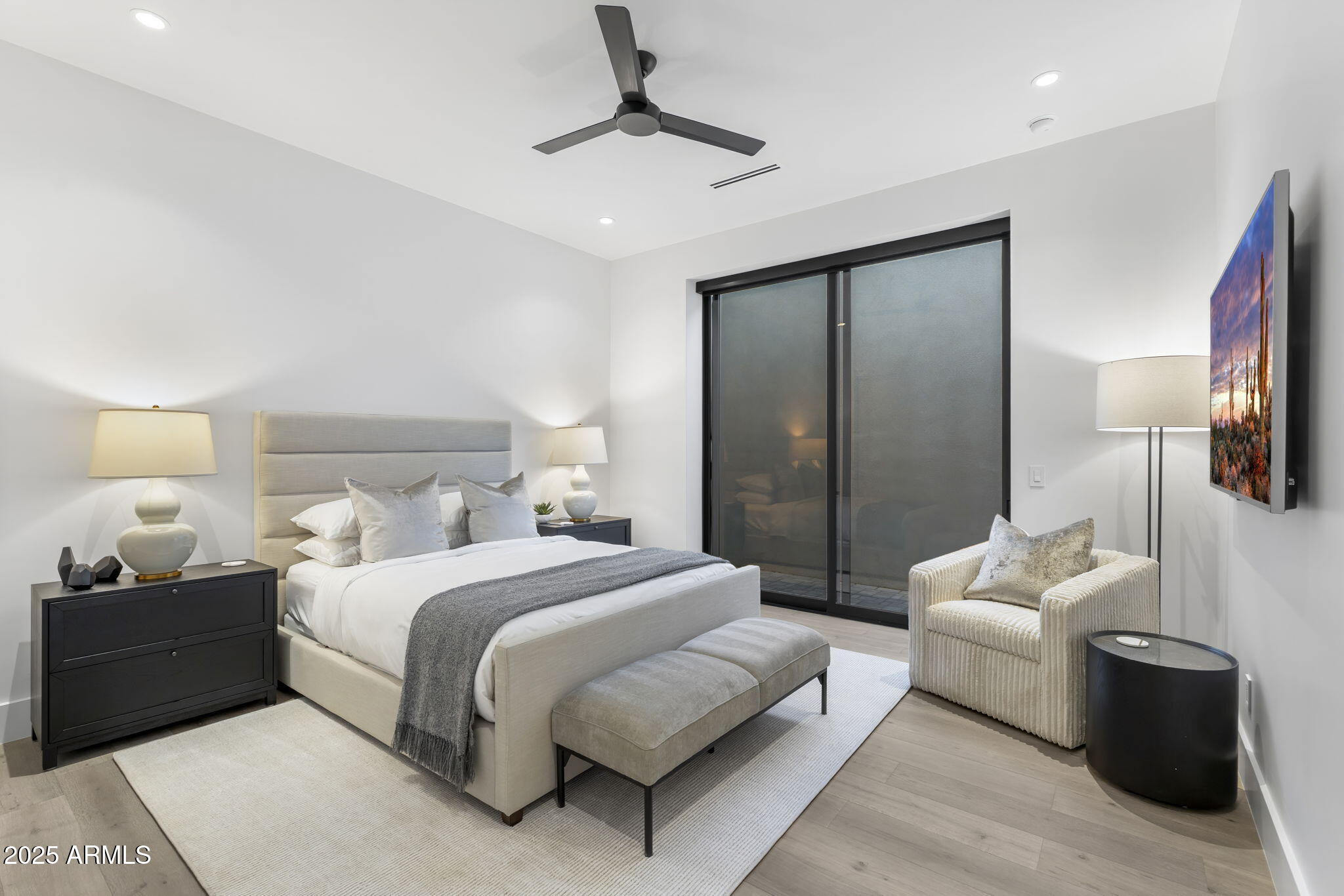 6913 N Joshua Tree Court