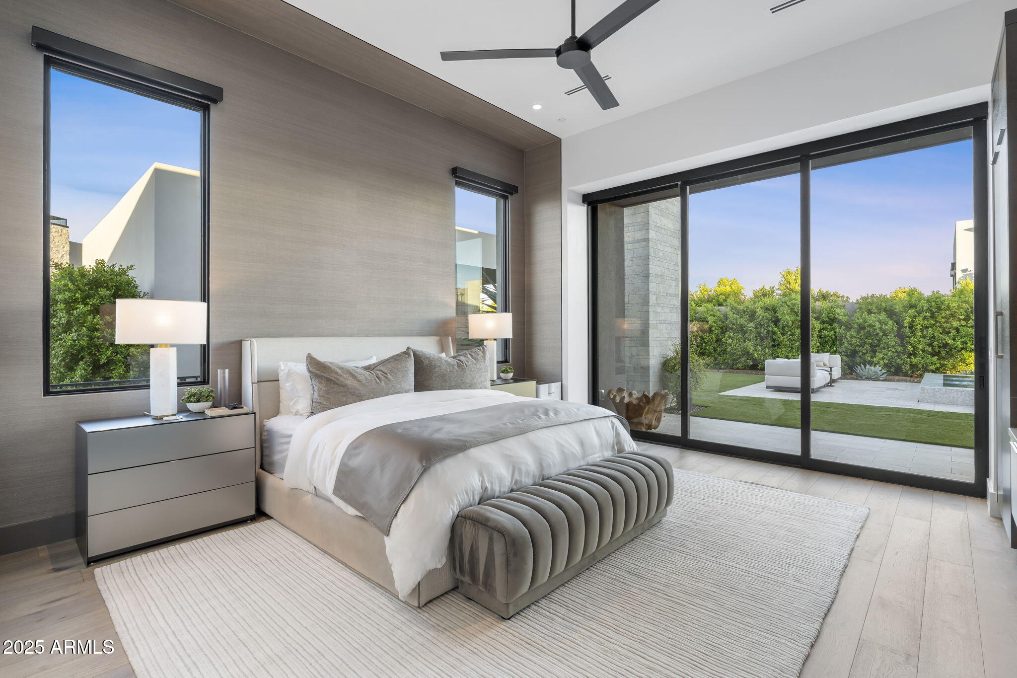 6913 N Joshua Tree Court