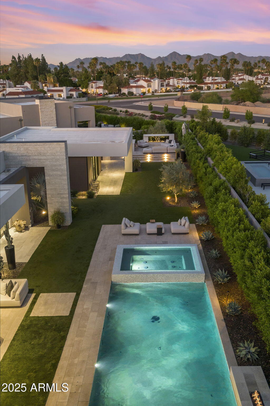 6913 N Joshua Tree Court