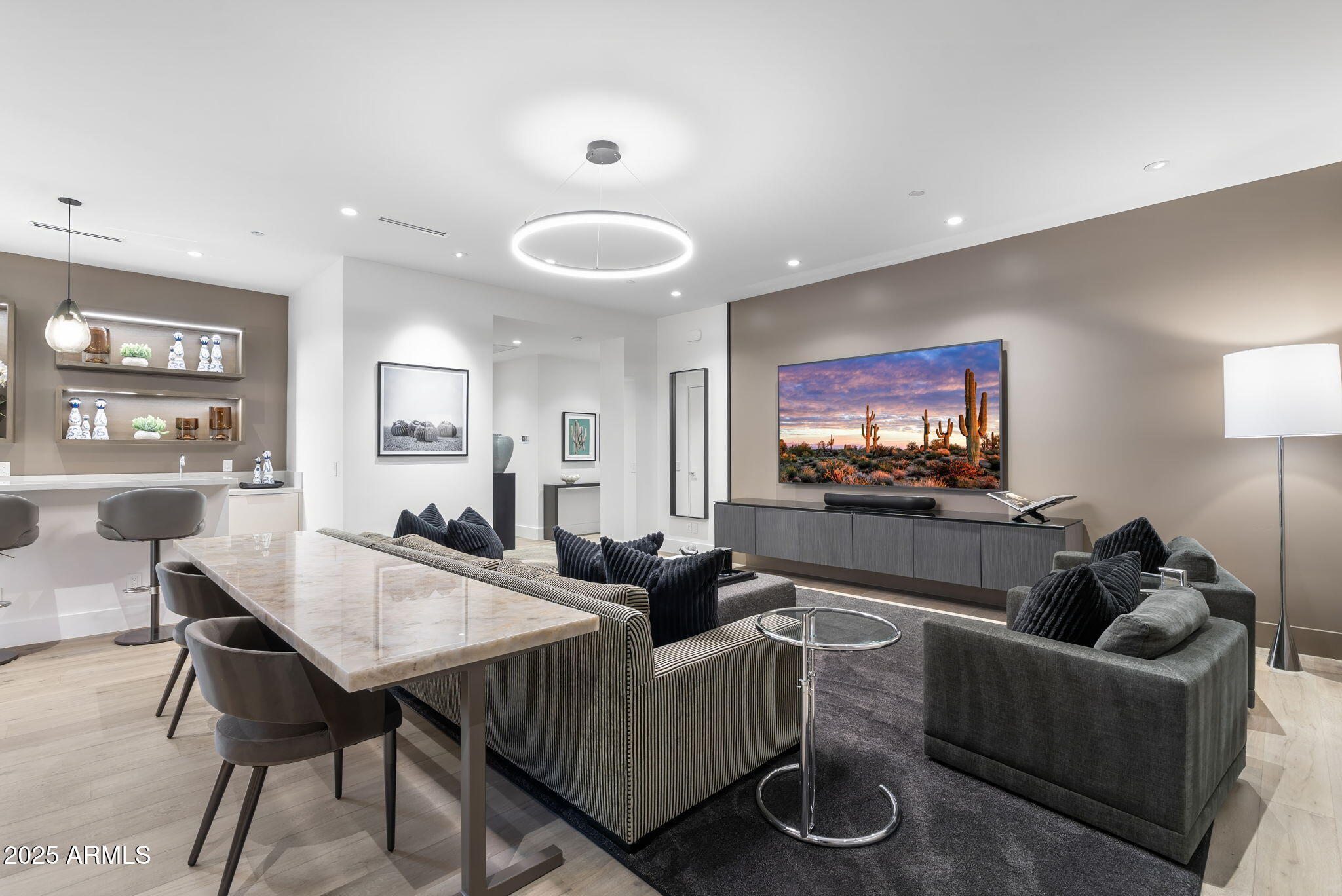 6913 N Joshua Tree Court