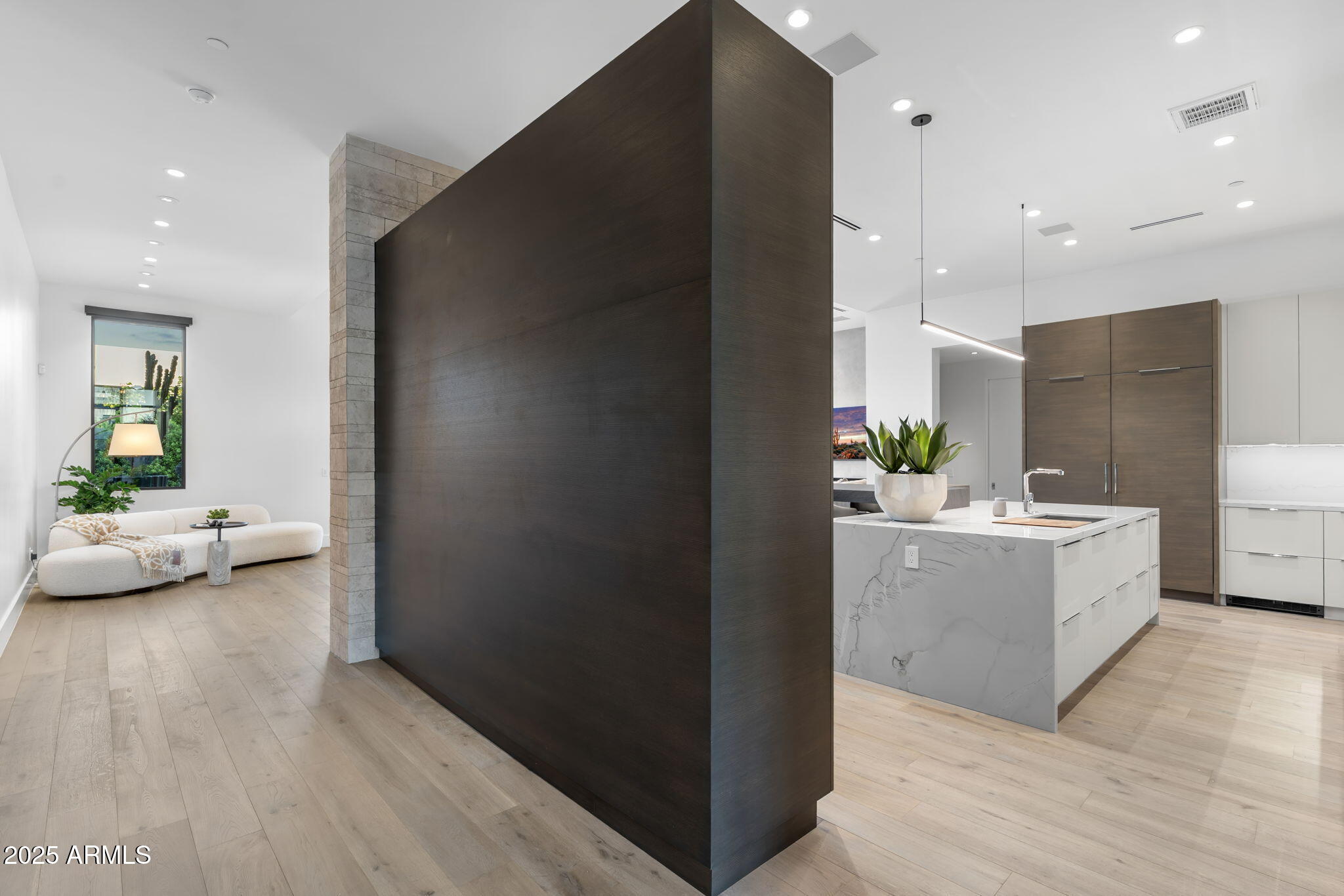 6913 N Joshua Tree Court