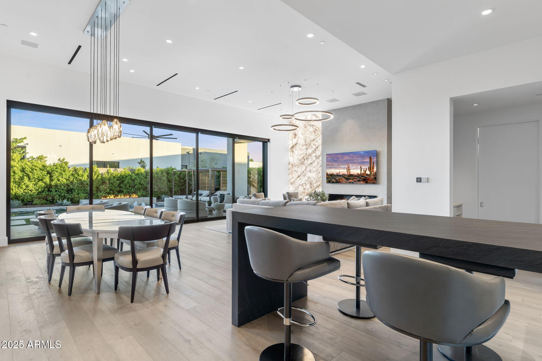 6913 N Joshua Tree Court