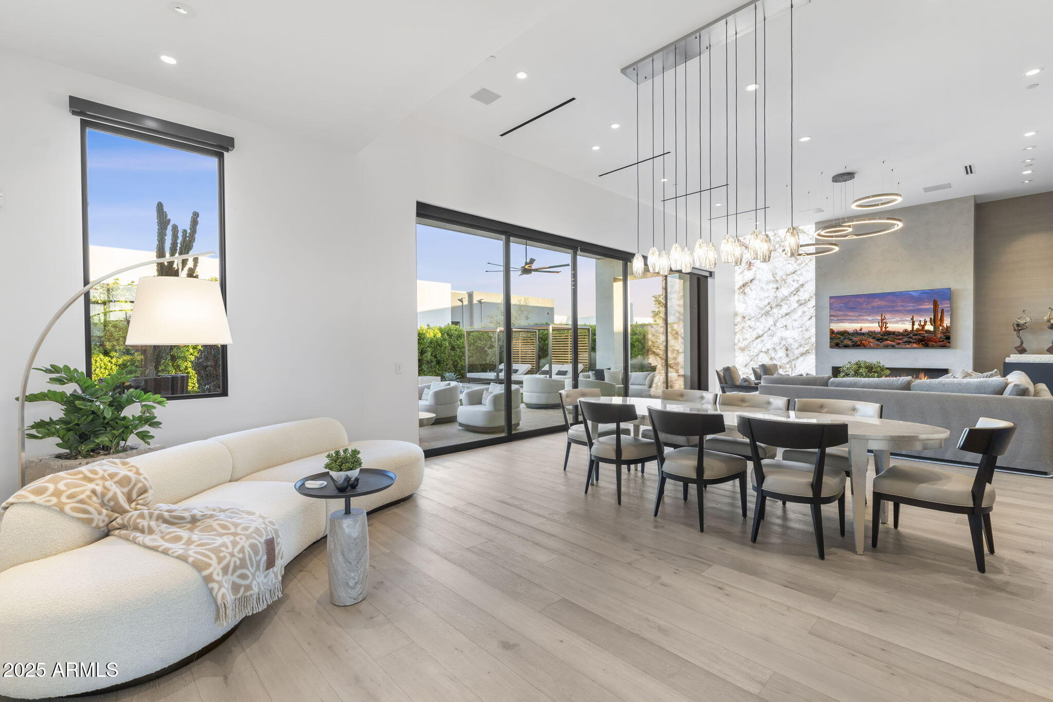 6913 N Joshua Tree Court