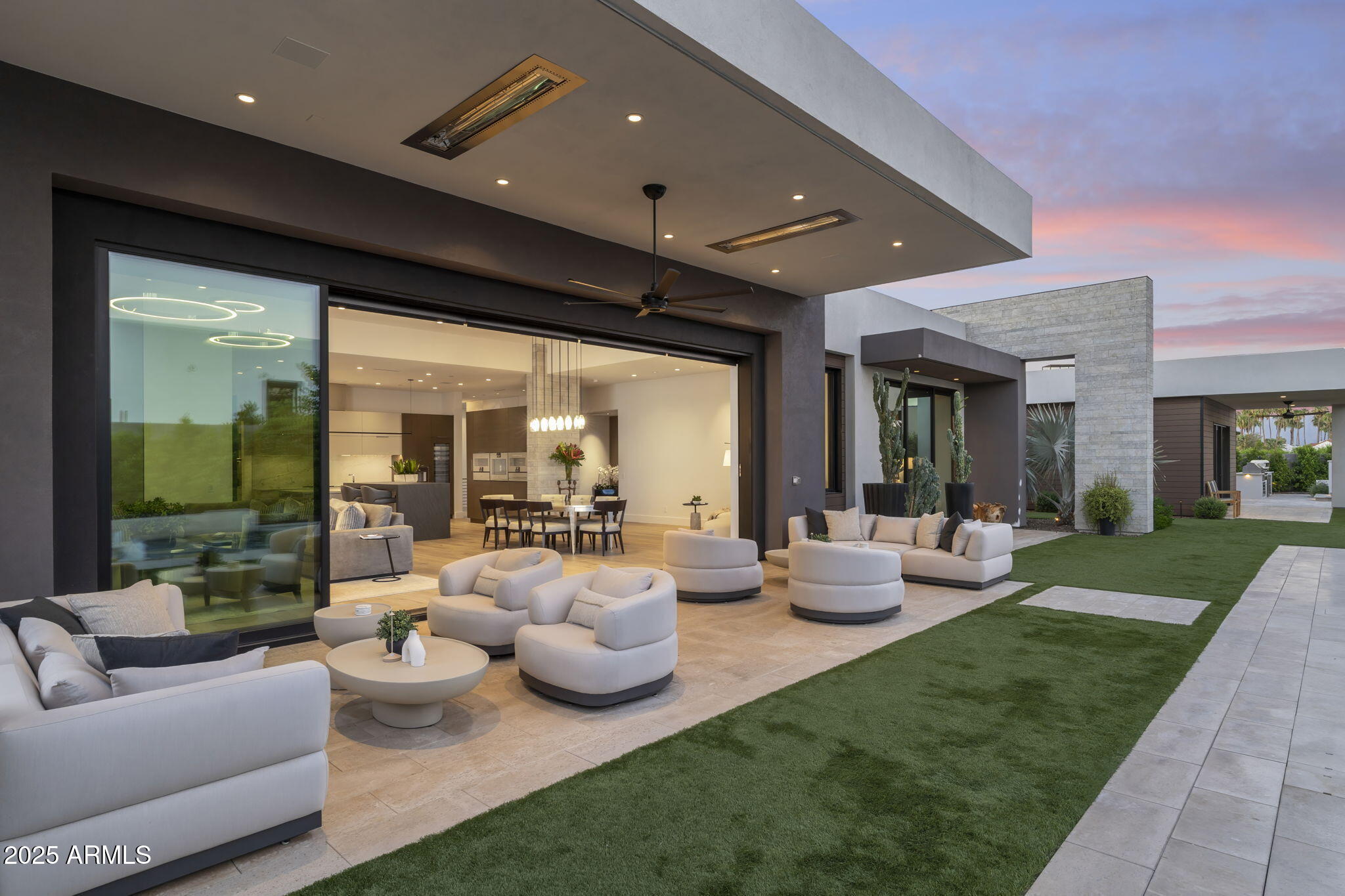 6913 N Joshua Tree Court