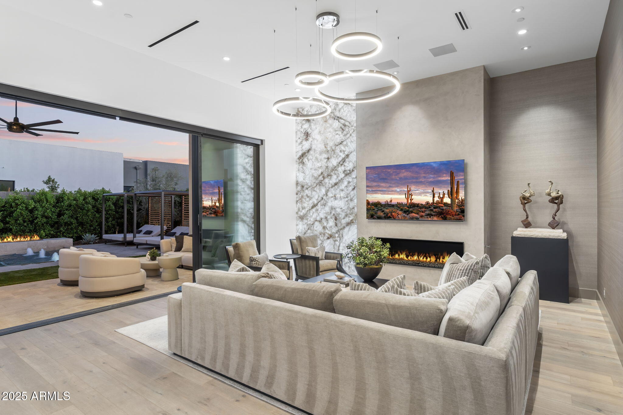 6913 N Joshua Tree Court