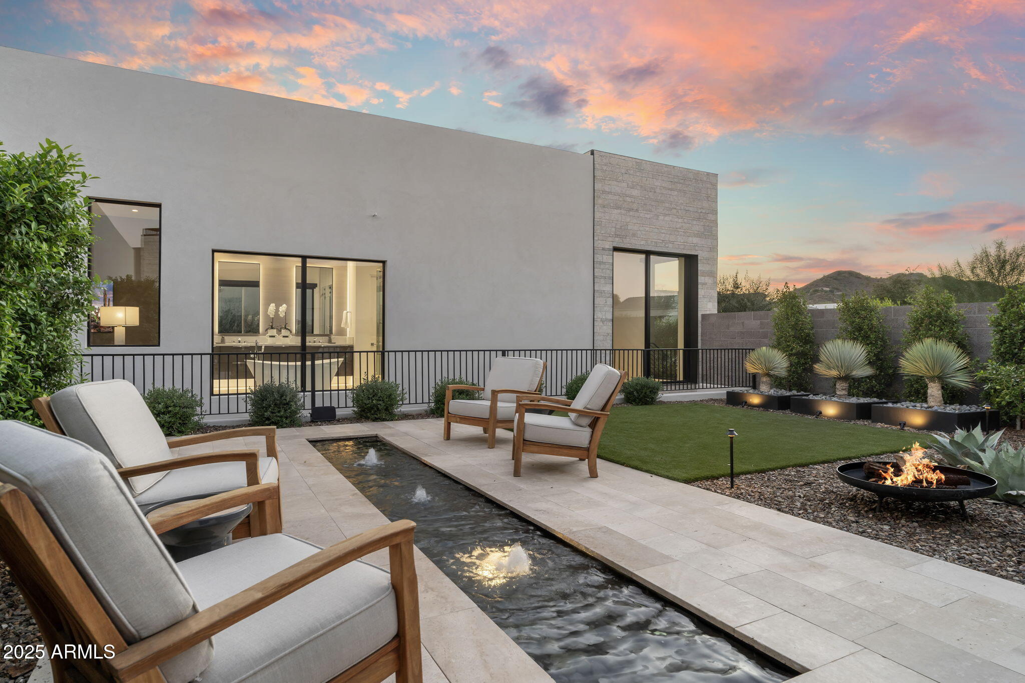 6913 N Joshua Tree Court