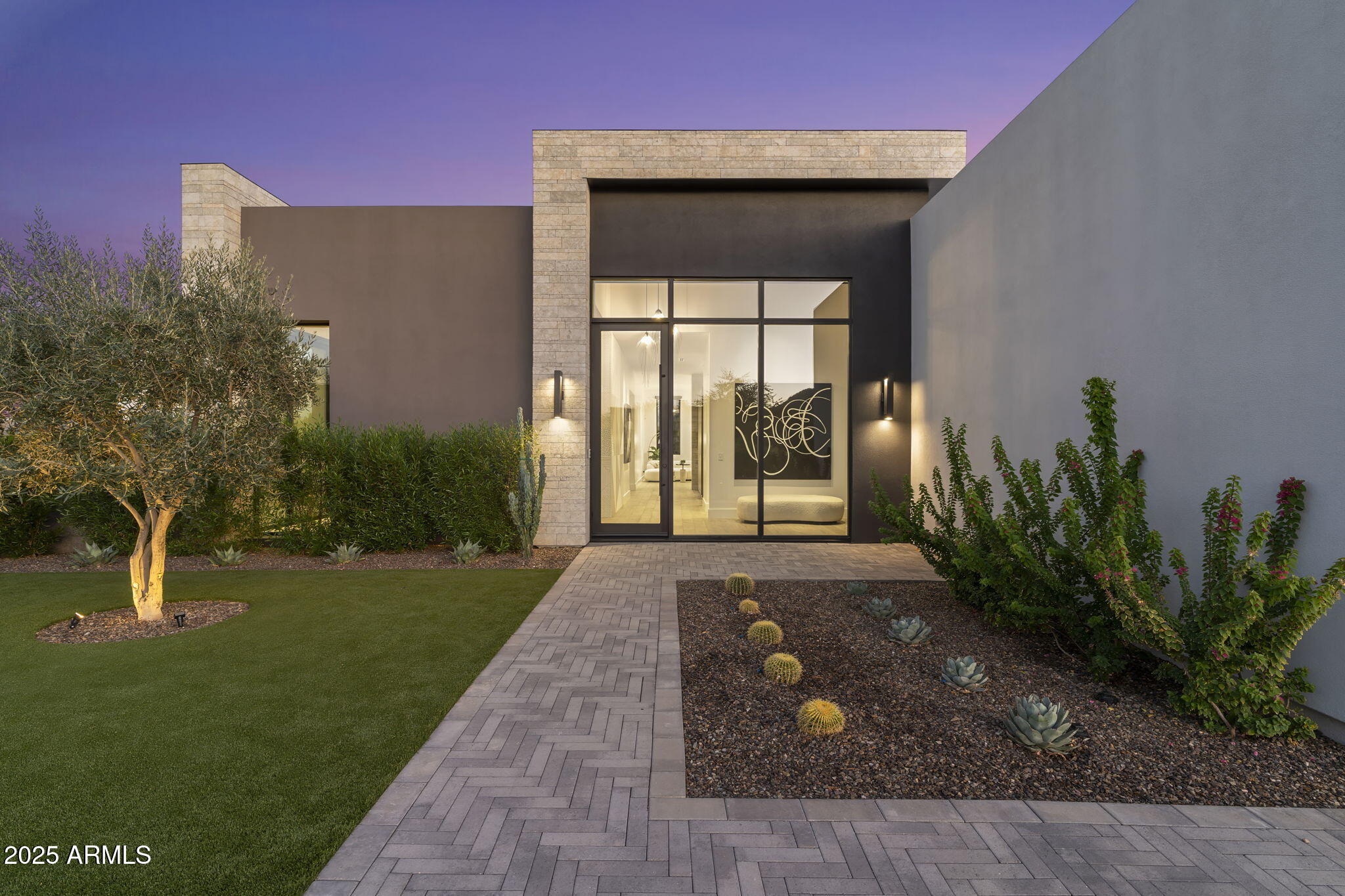 6913 N Joshua Tree Court