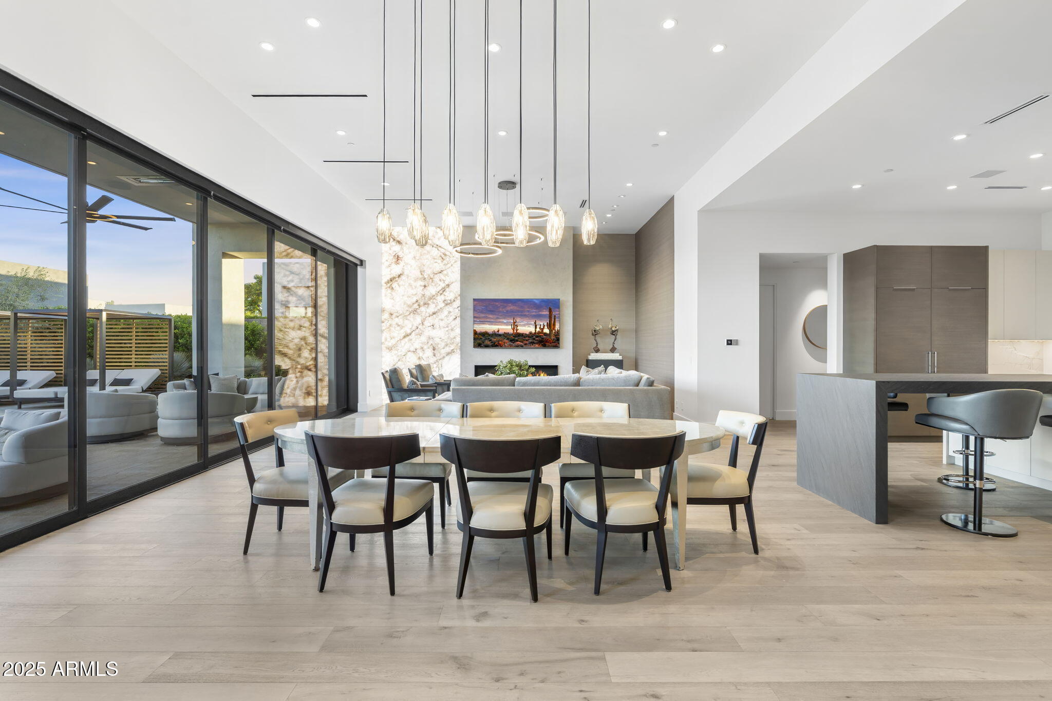 6913 N Joshua Tree Court