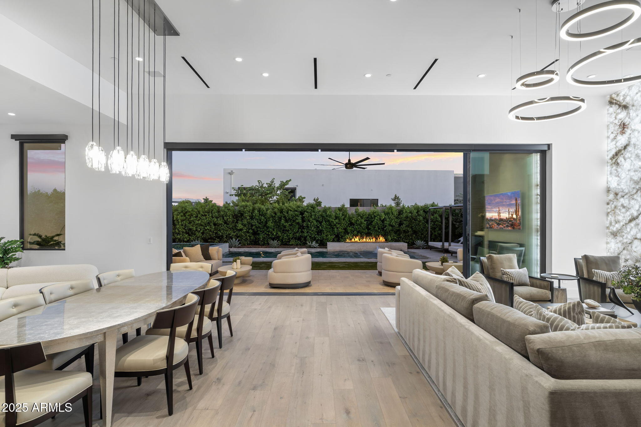 6913 N Joshua Tree Court