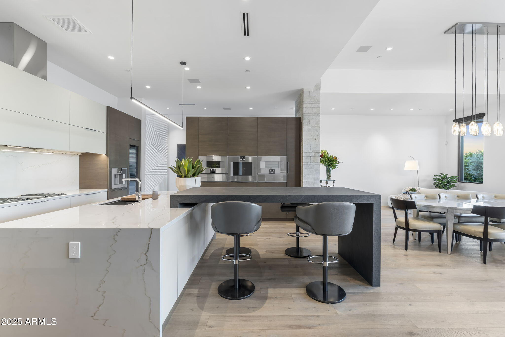 6913 N Joshua Tree Court